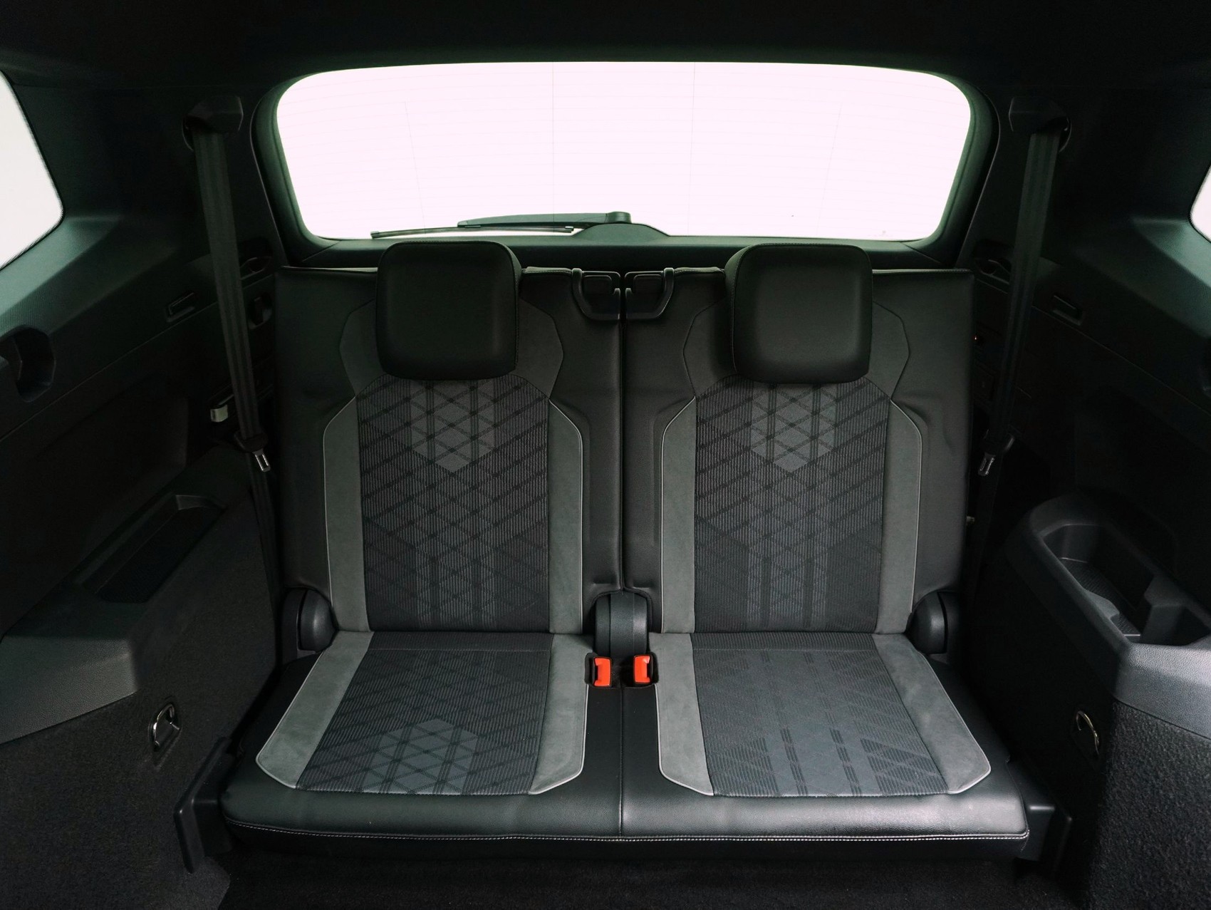 VW Tiguan Allspace 2.0 TSI DSG R-Line Black Style 4Motion-image-11