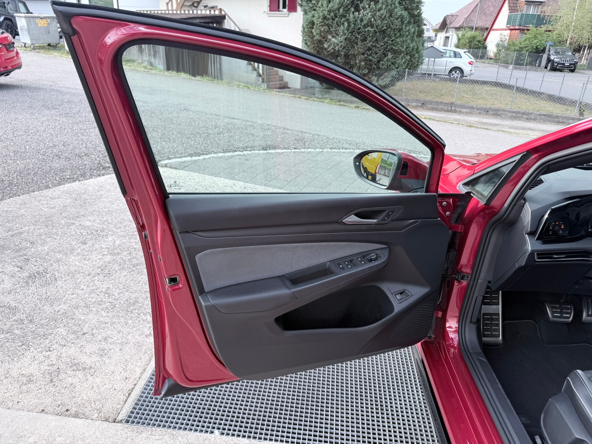 VW Golf Variant 2.0 TSI R-Line DSG 4Motion-image-13