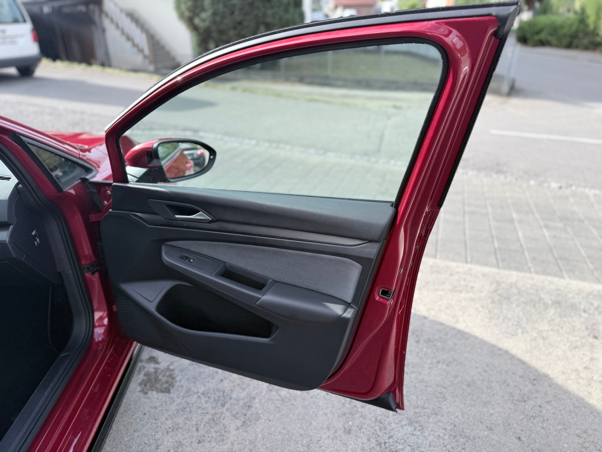 VW Golf Variant 2.0 TSI R-Line DSG 4Motion-image-9