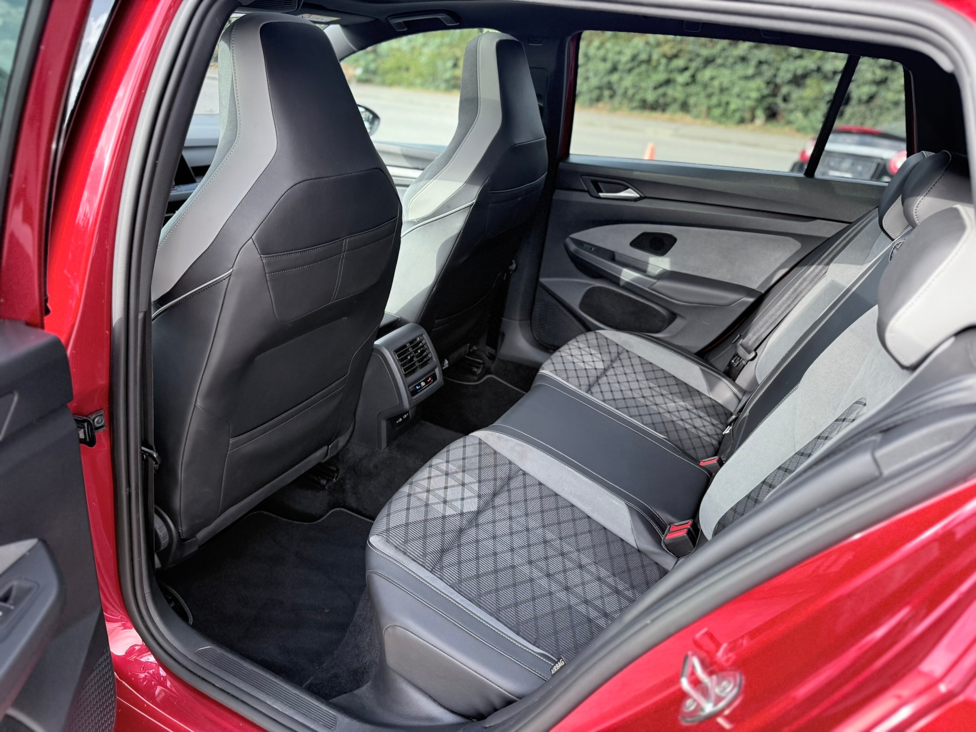 VW Golf Variant 2.0 TSI R-Line DSG 4Motion-image-30