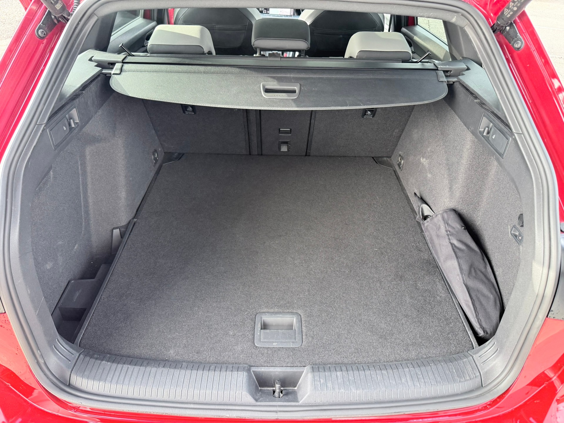 VW Golf Variant 2.0 TSI R-Line DSG 4Motion-image-27