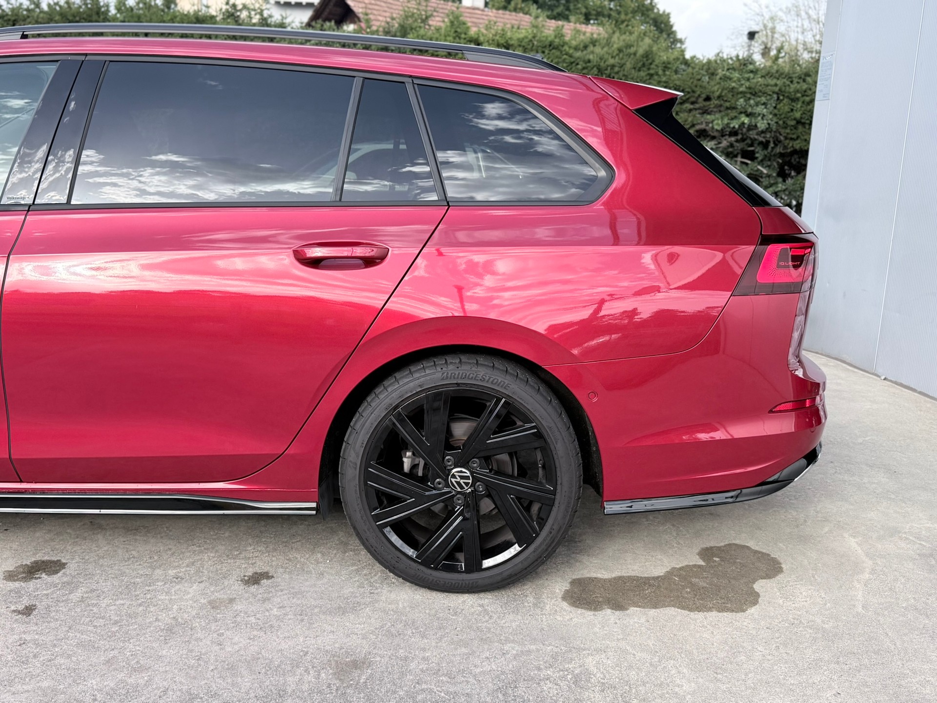 VW Golf Variant 2.0 TSI R-Line DSG 4Motion-image-8