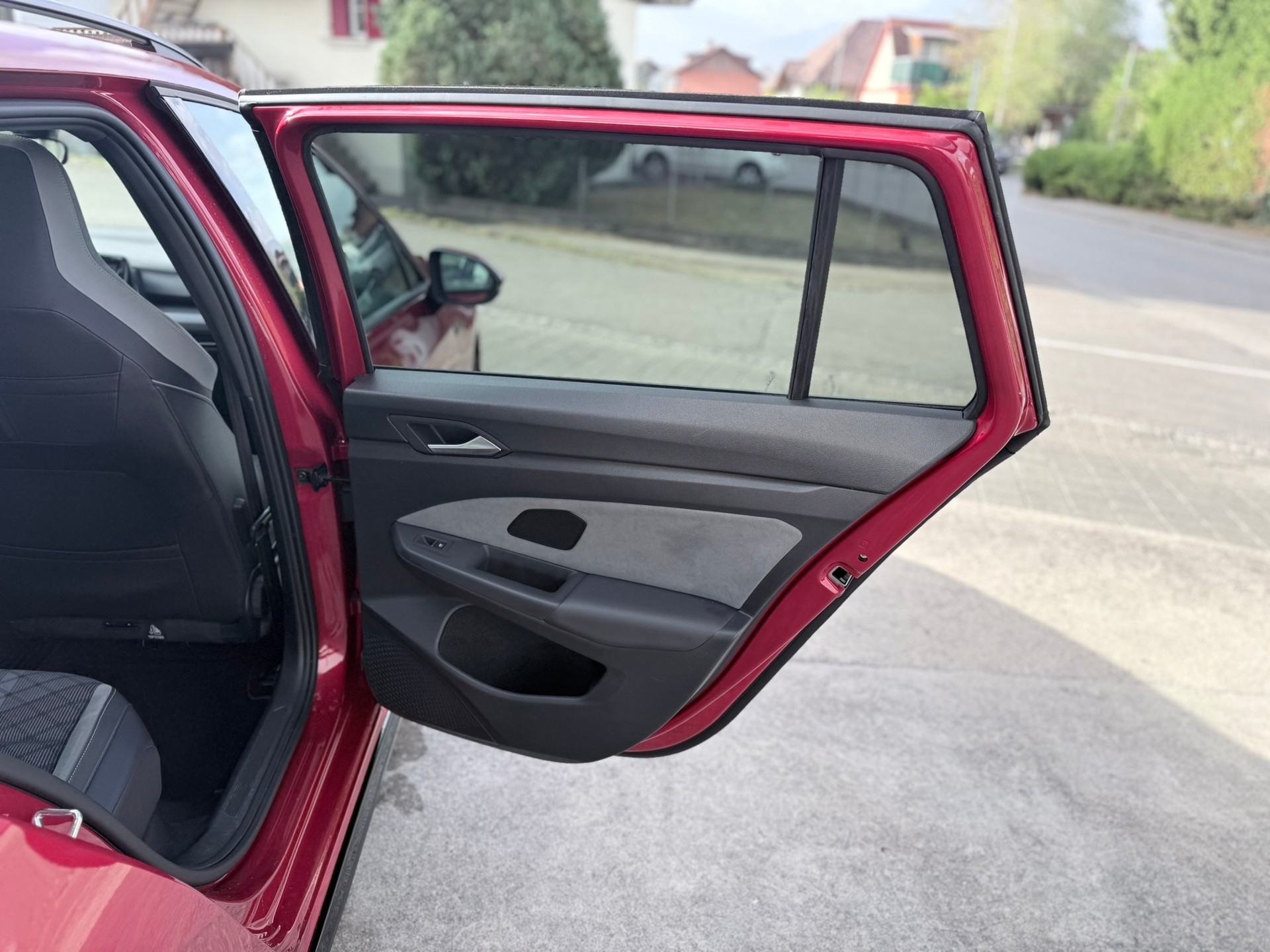 VW Golf Variant 2.0 TSI R-Line DSG 4Motion-image-11