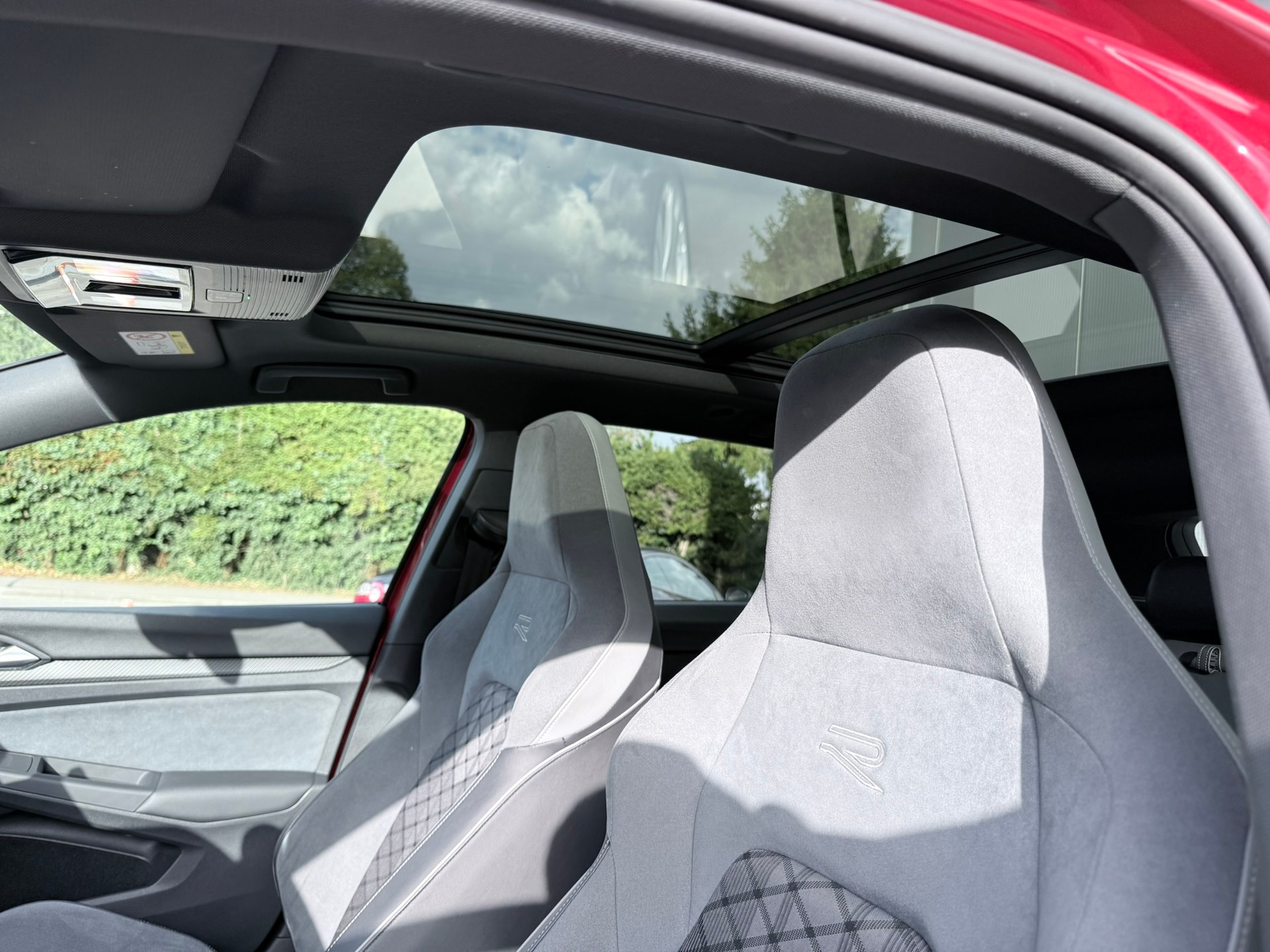 VW Golf Variant 2.0 TSI R-Line DSG 4Motion-image-17