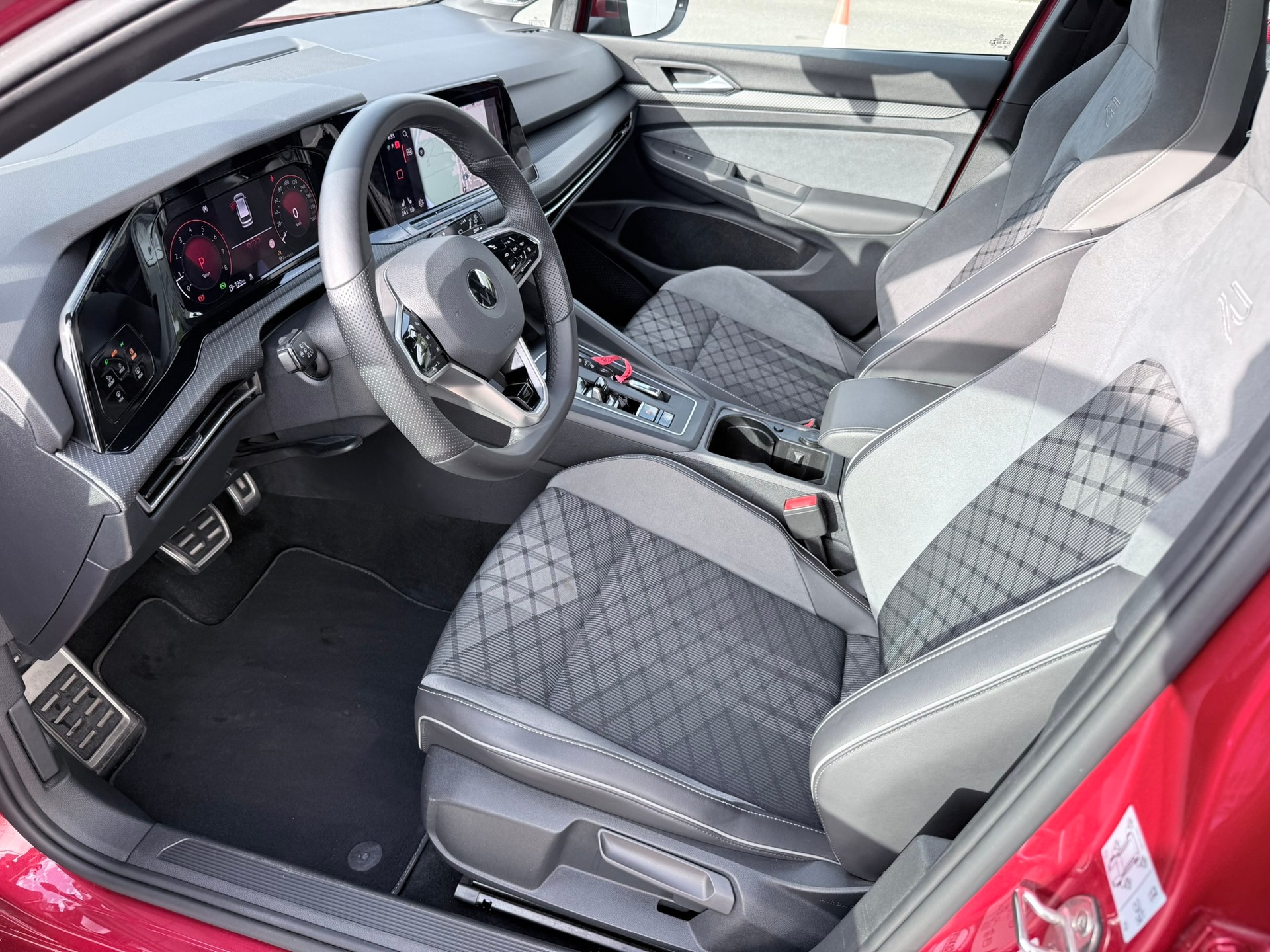 VW Golf Variant 2.0 TSI R-Line DSG 4Motion-image-16