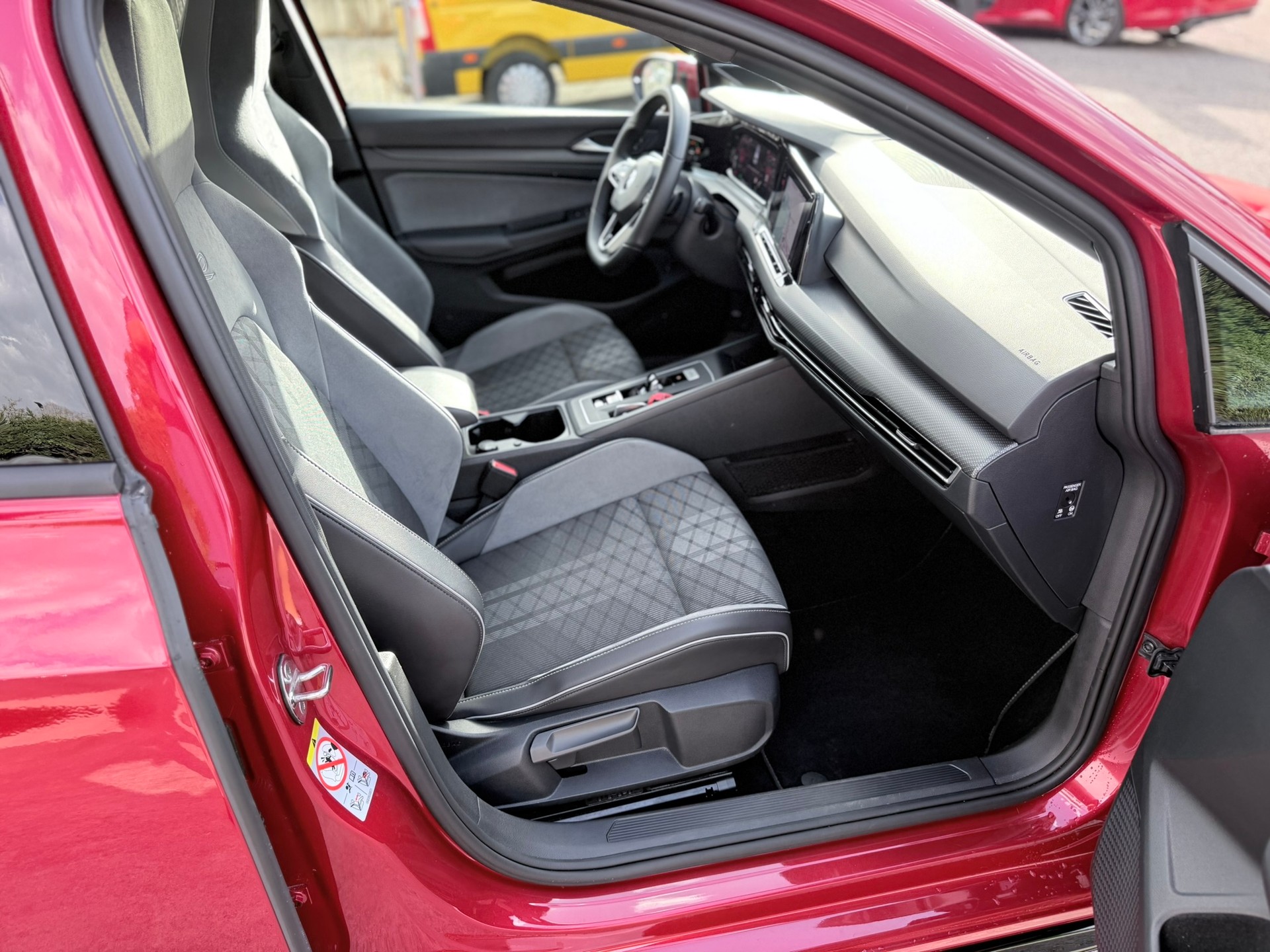 VW Golf Variant 2.0 TSI R-Line DSG 4Motion-image-10