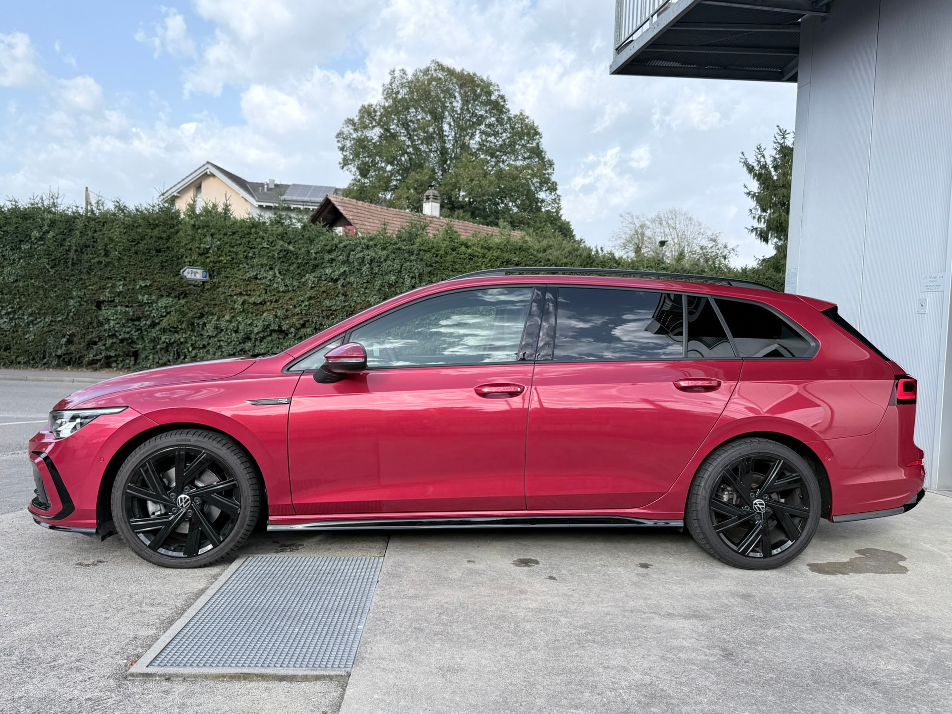 VW Golf Variant 2.0 TSI R-Line DSG 4Motion-image-6