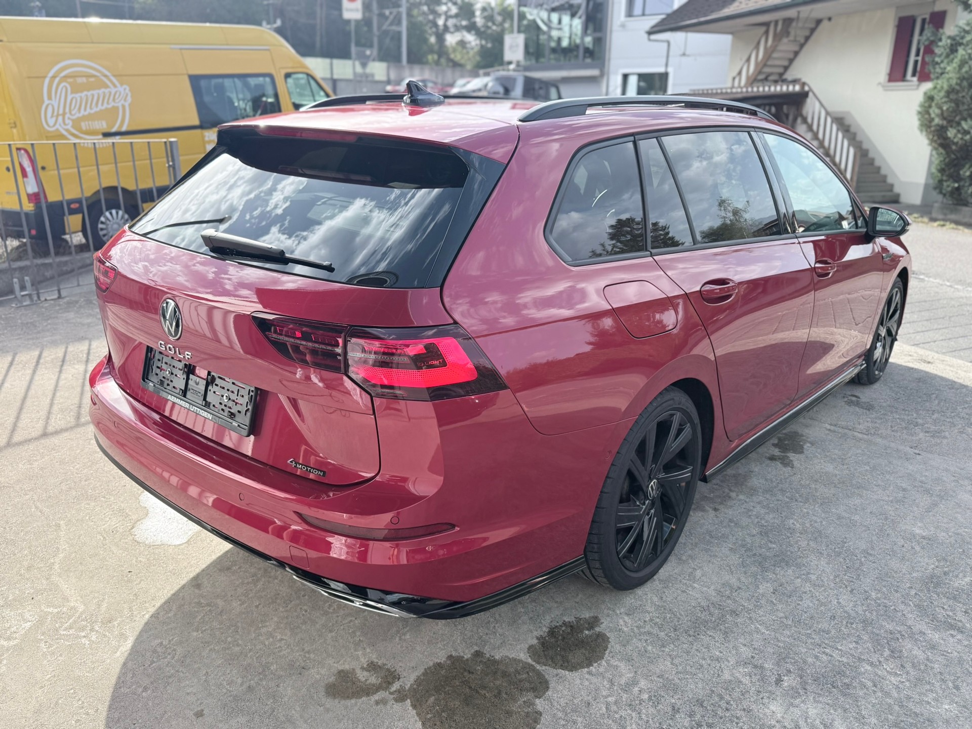 VW Golf Variant 2.0 TSI R-Line DSG 4Motion-image-4