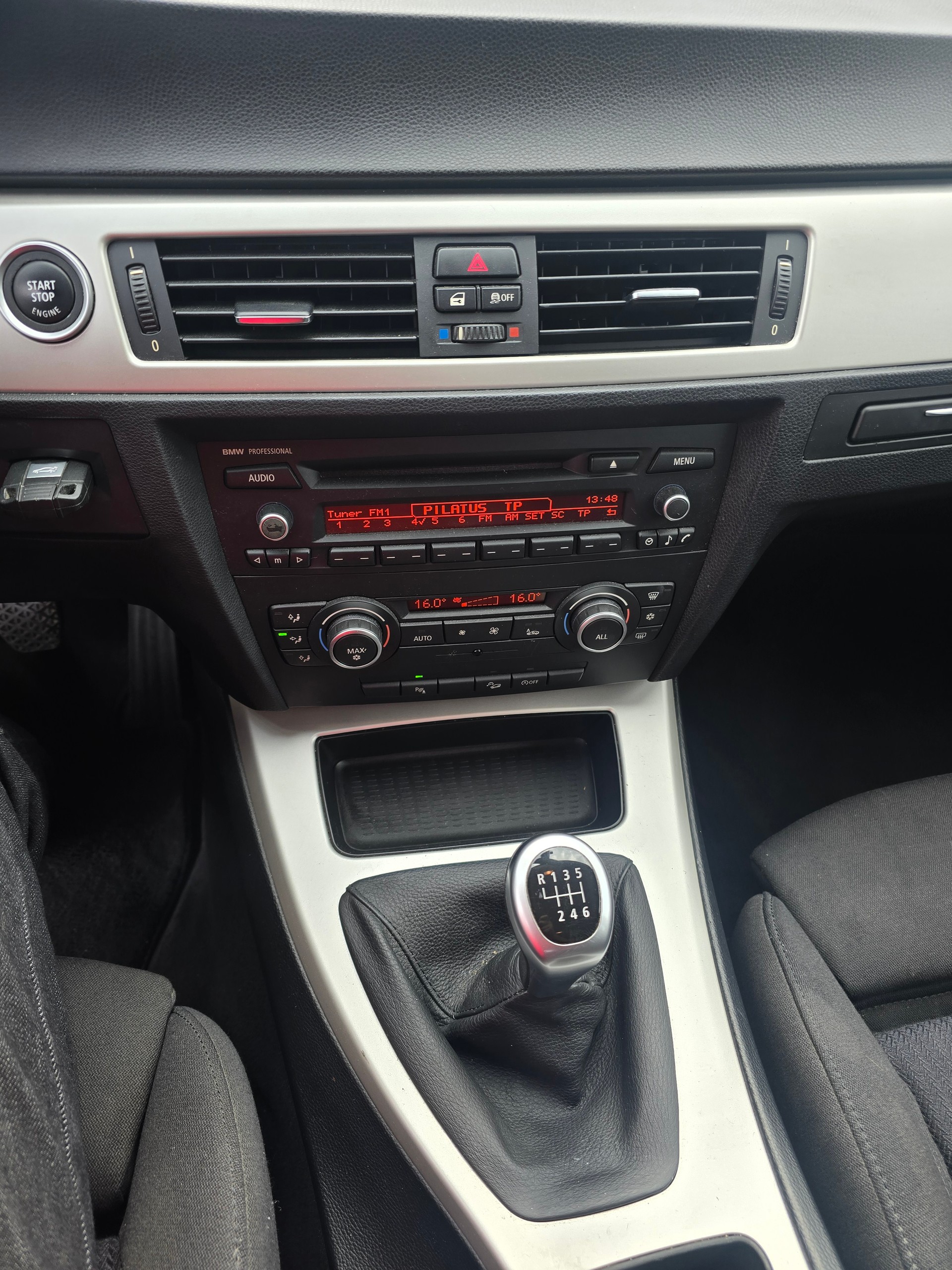 BMW 320d xDrive Touring Dynamic Edition-image-11
