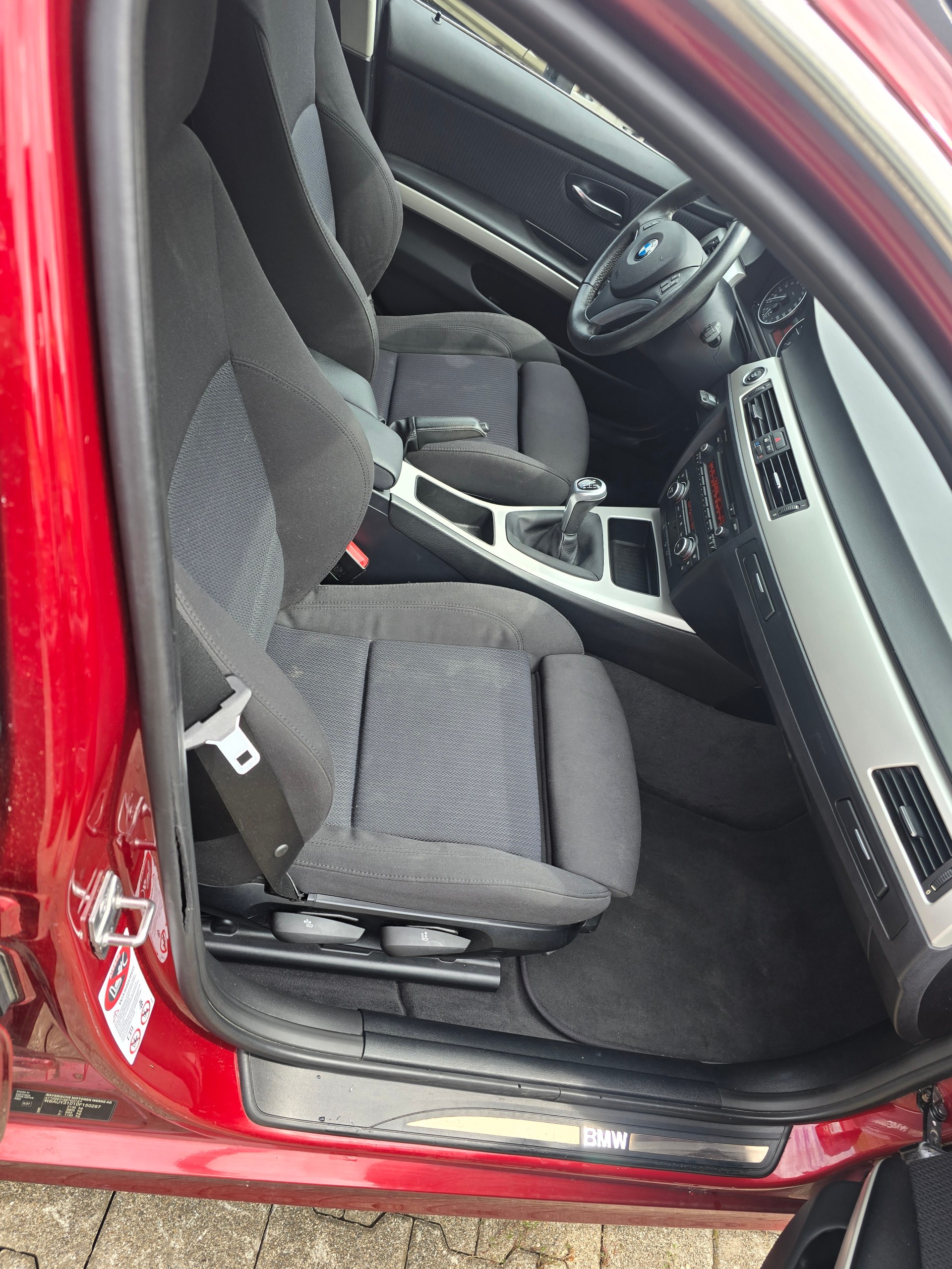 BMW 320d xDrive Touring Dynamic Edition-image-8