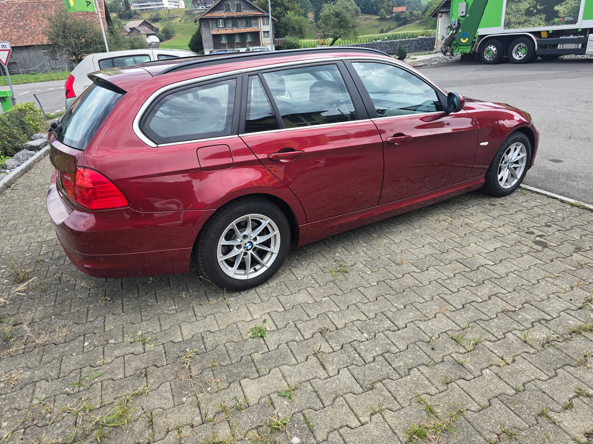 BMW 320d xDrive Touring Dynamic Edition-image-7