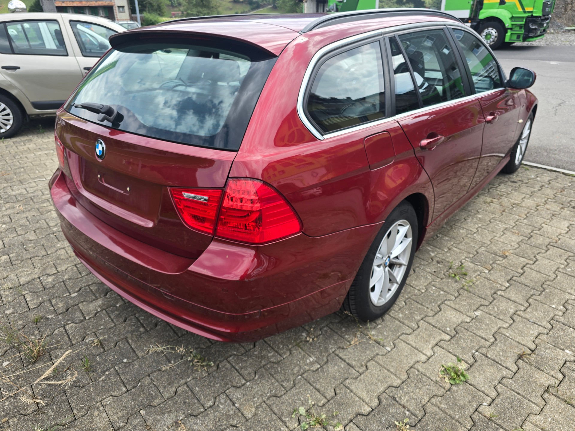 BMW 320d xDrive Touring Dynamic Edition-image-6