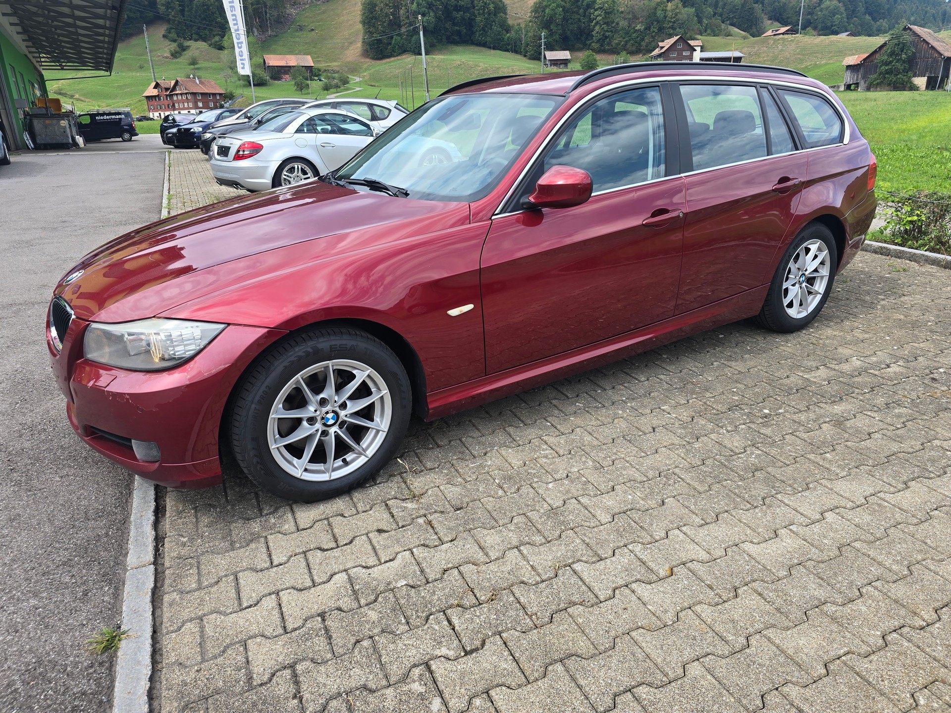 BMW 320d xDrive Touring Dynamic Edition-image-3