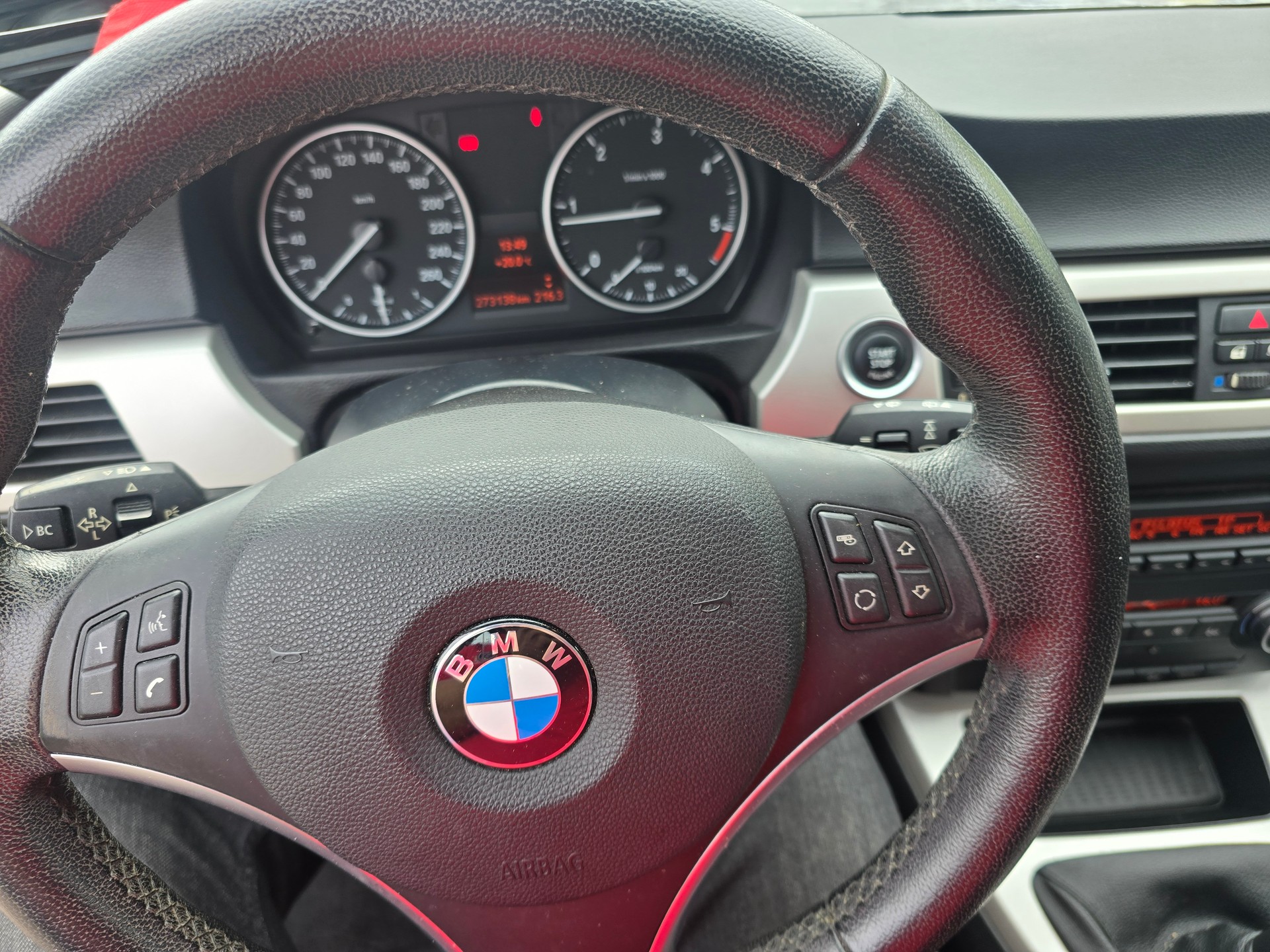 BMW 320d xDrive Touring Dynamic Edition-image-10