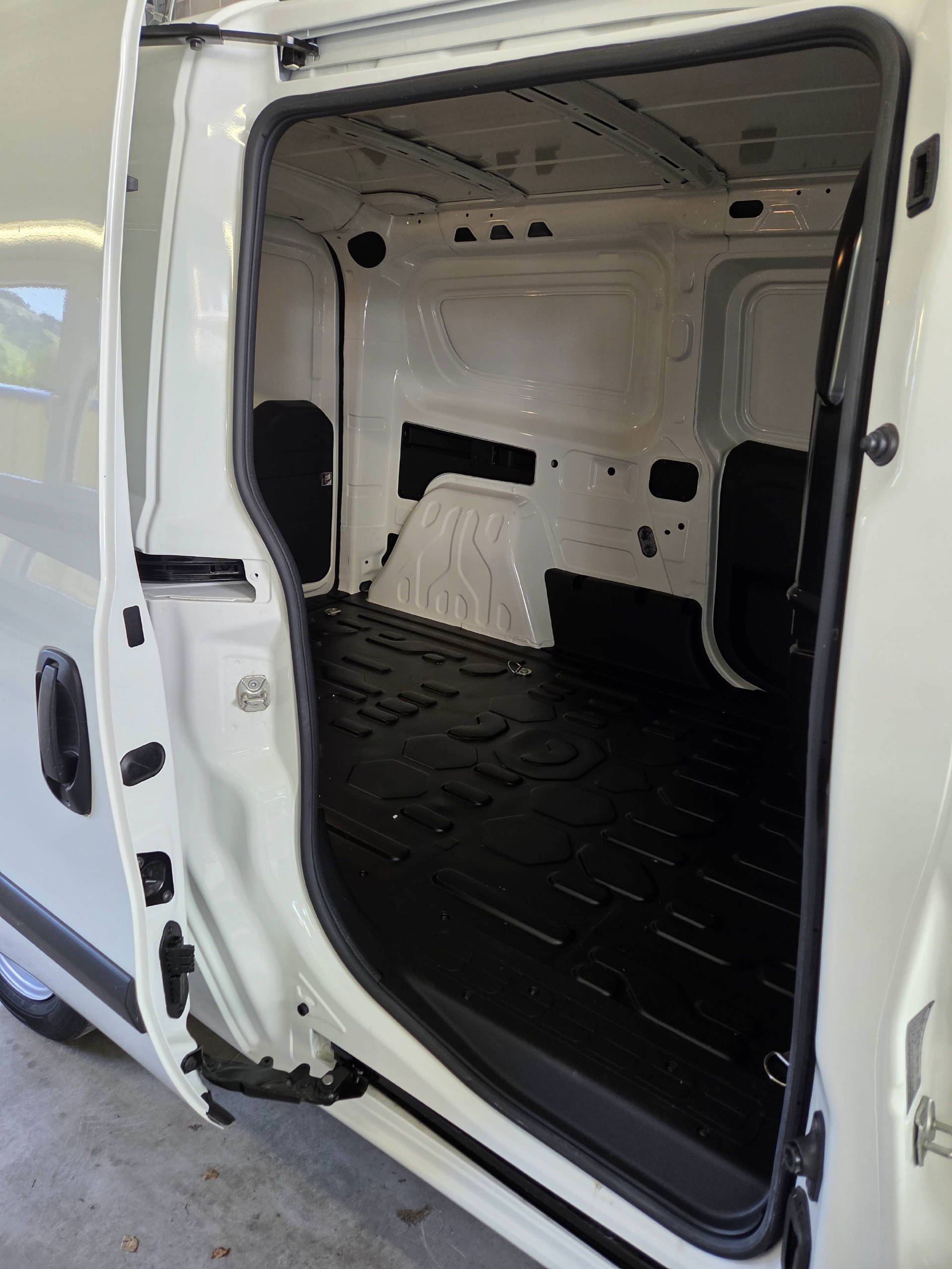 FIAT Doblo Cargo L2 1.6 JTD 120 Base-image-10