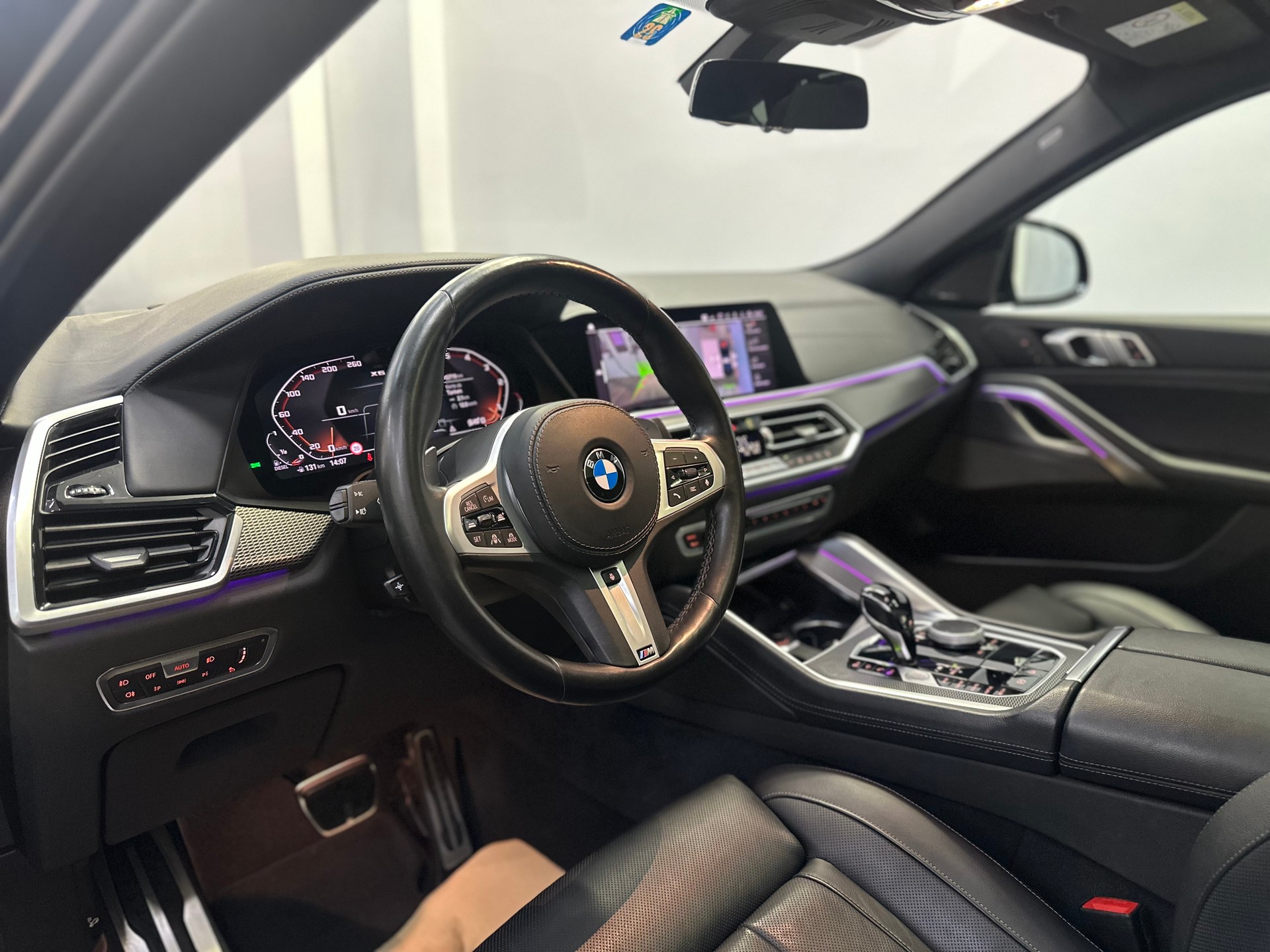 BMW X6 M50d-image-11