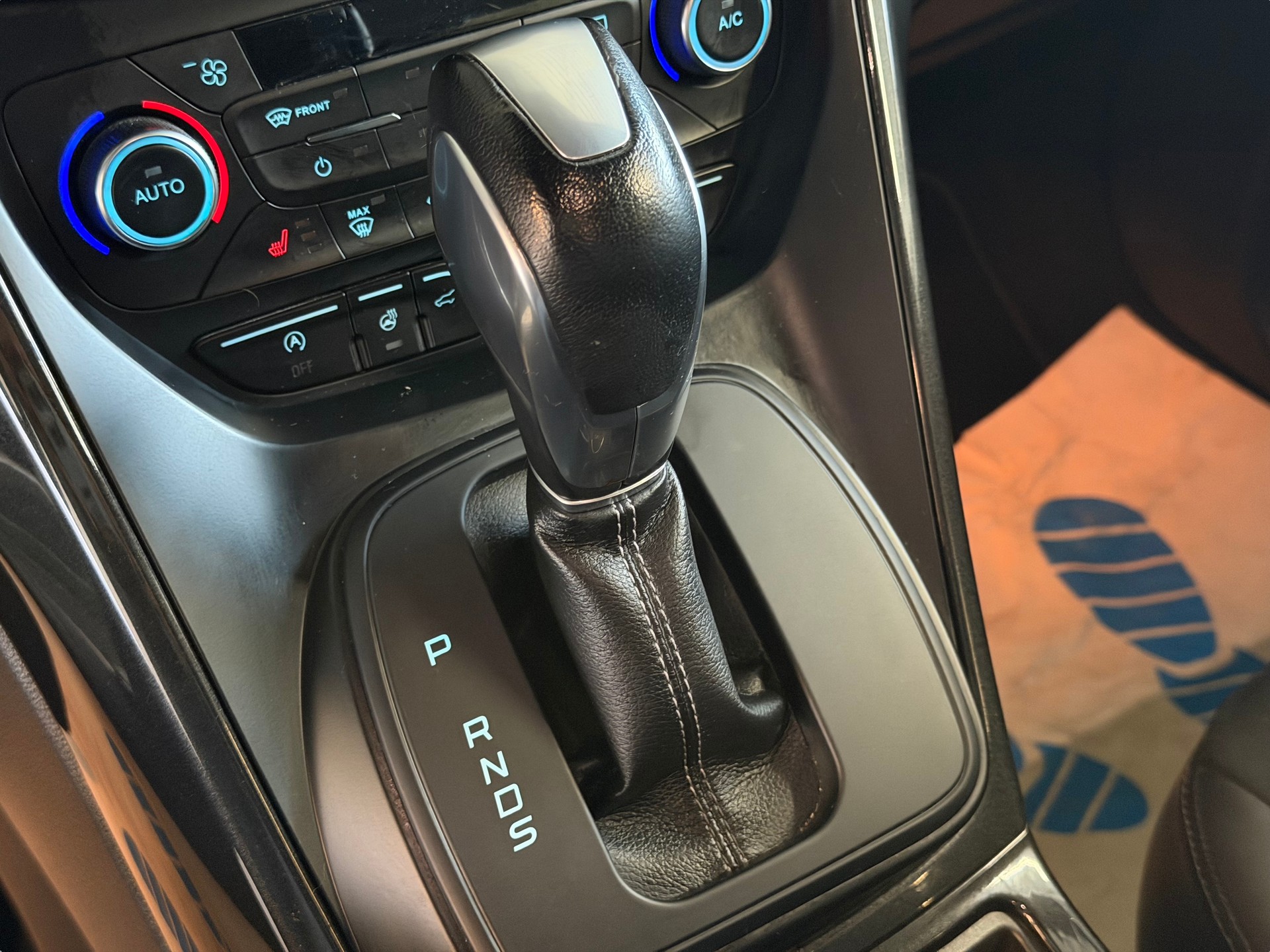FORD Kuga 2.0 TDCi ST Line 4WD PowerShift | MFK 12.2024 | Aus 1-Hand | Lenkradheizung | Leder | Navi | AHK 2.1t.-image-12