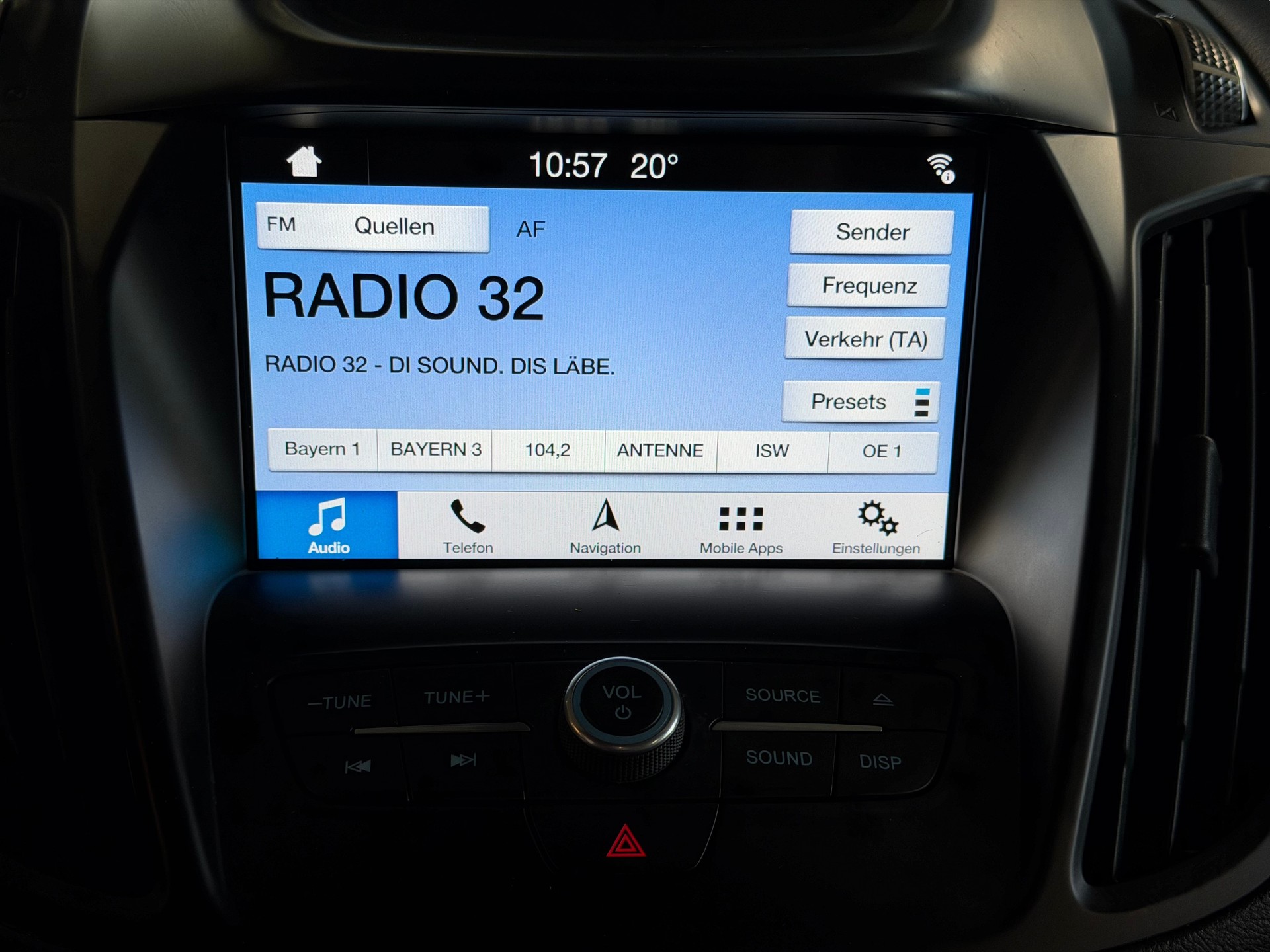 FORD Kuga 2.0 TDCi ST Line 4WD PowerShift | MFK 12.2024 | Aus 1-Hand | Lenkradheizung | Leder | Navi | AHK 2.1t.-image-14