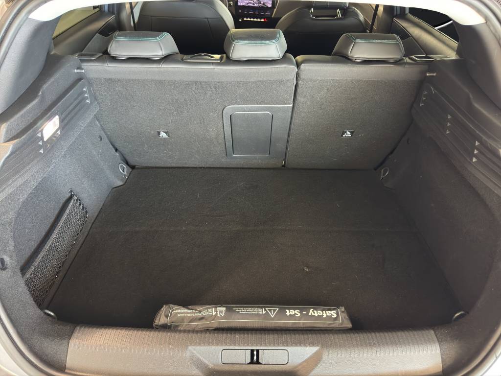 PEUGEOT 308 1.6 PHEV 180 Allure Pack-image-11