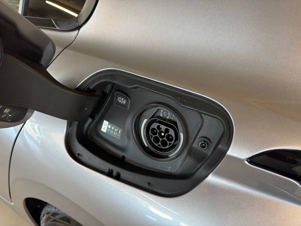 PEUGEOT 308 1.6 PHEV 180 Allure Pack-image-12