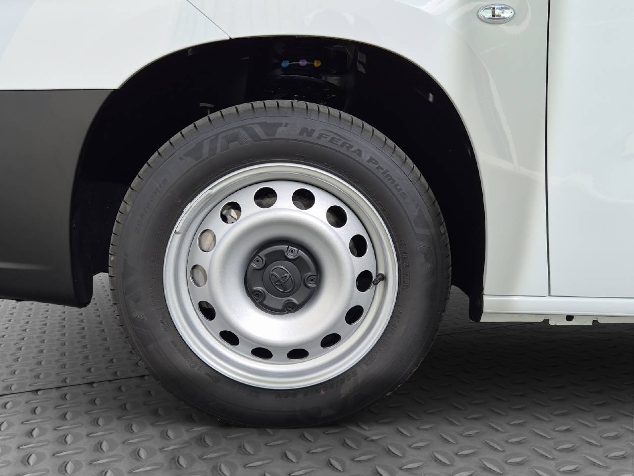 TOYOTA PROACE CITY Van L2 1.5 D Active-image-16
