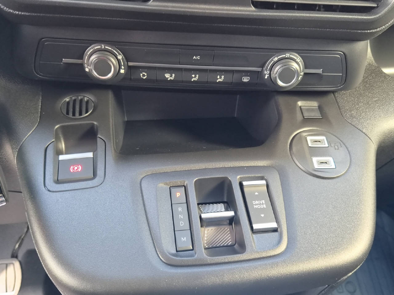 TOYOTA PROACE CITY Van L2 1.5 D Active-image-17