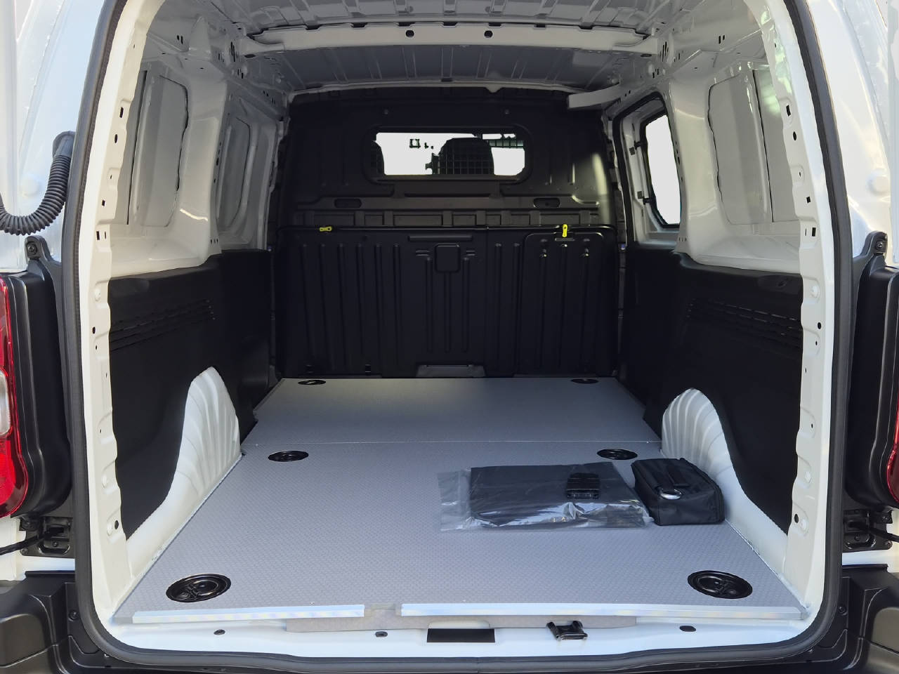 TOYOTA PROACE CITY Van L2 1.5 D Active-image-15