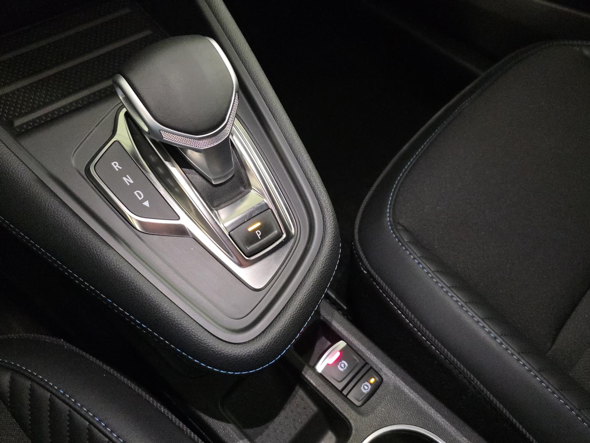 RENAULT Captur 1.3 TCe Esprit Alpine EDC-image-24