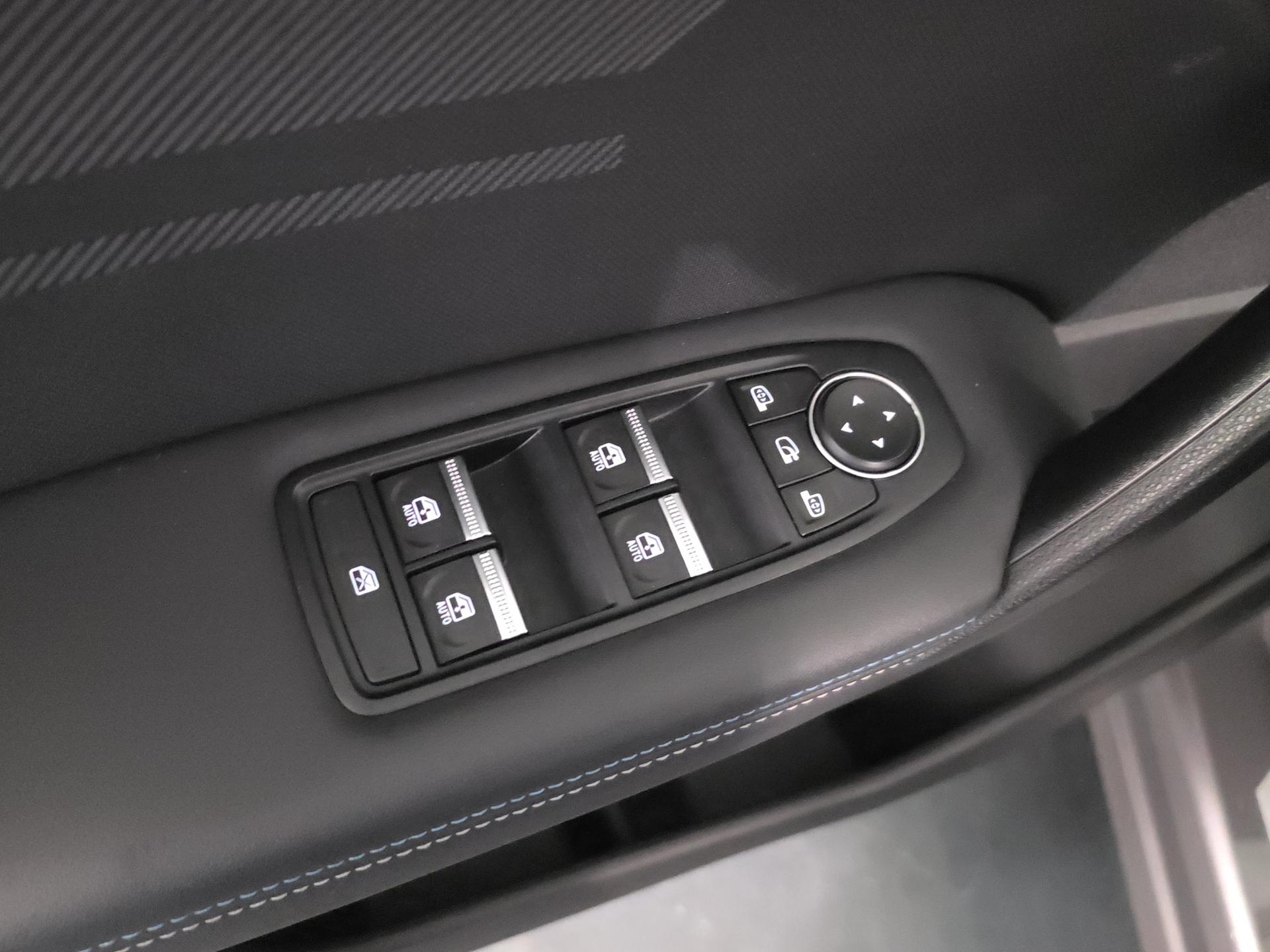 RENAULT Captur 1.3 TCe Esprit Alpine EDC-image-18
