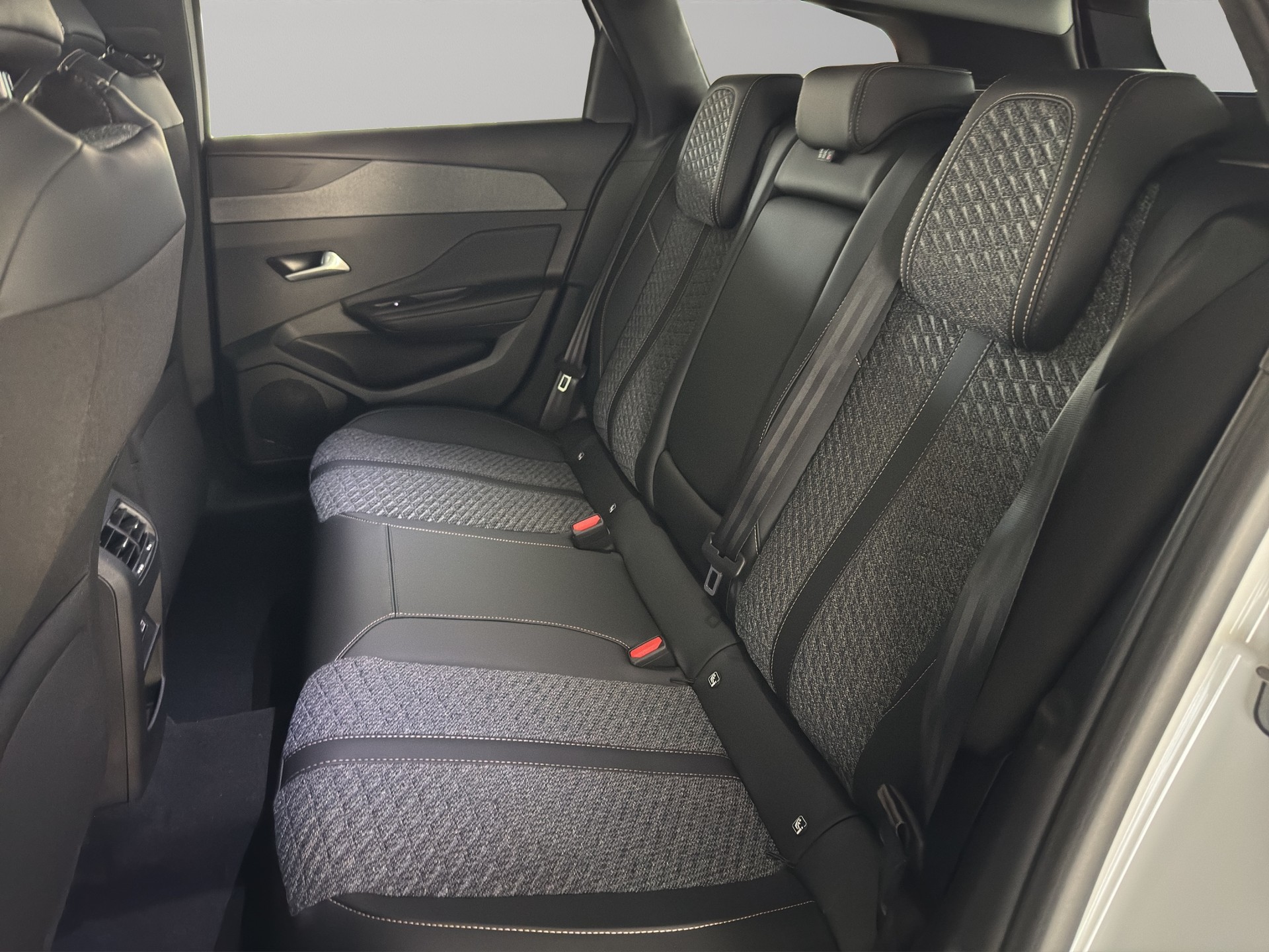 PEUGEOT 308 SW 1.2 Hybrid Allure-image-8