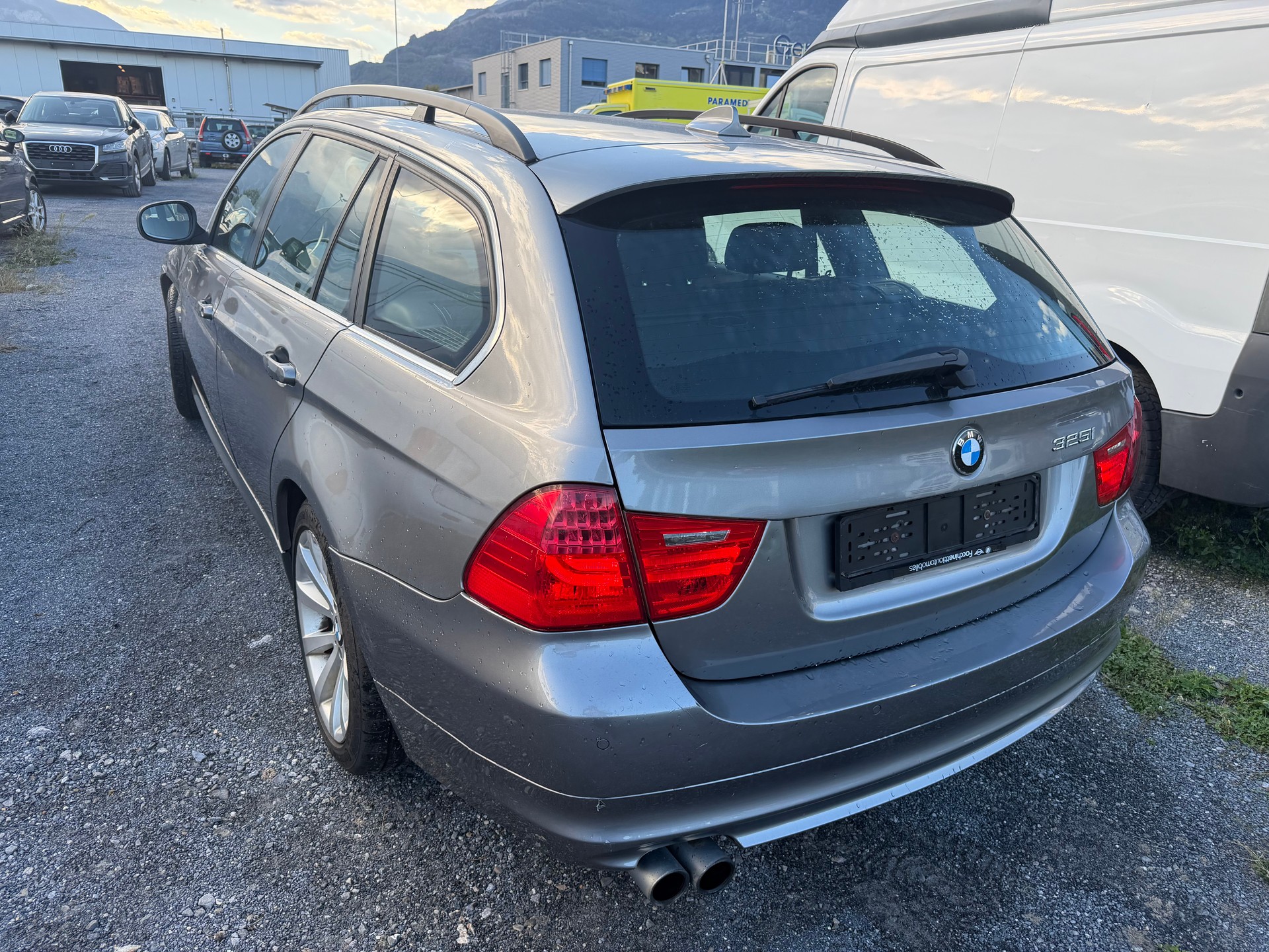 BMW 325i xDrive Touring-image-7