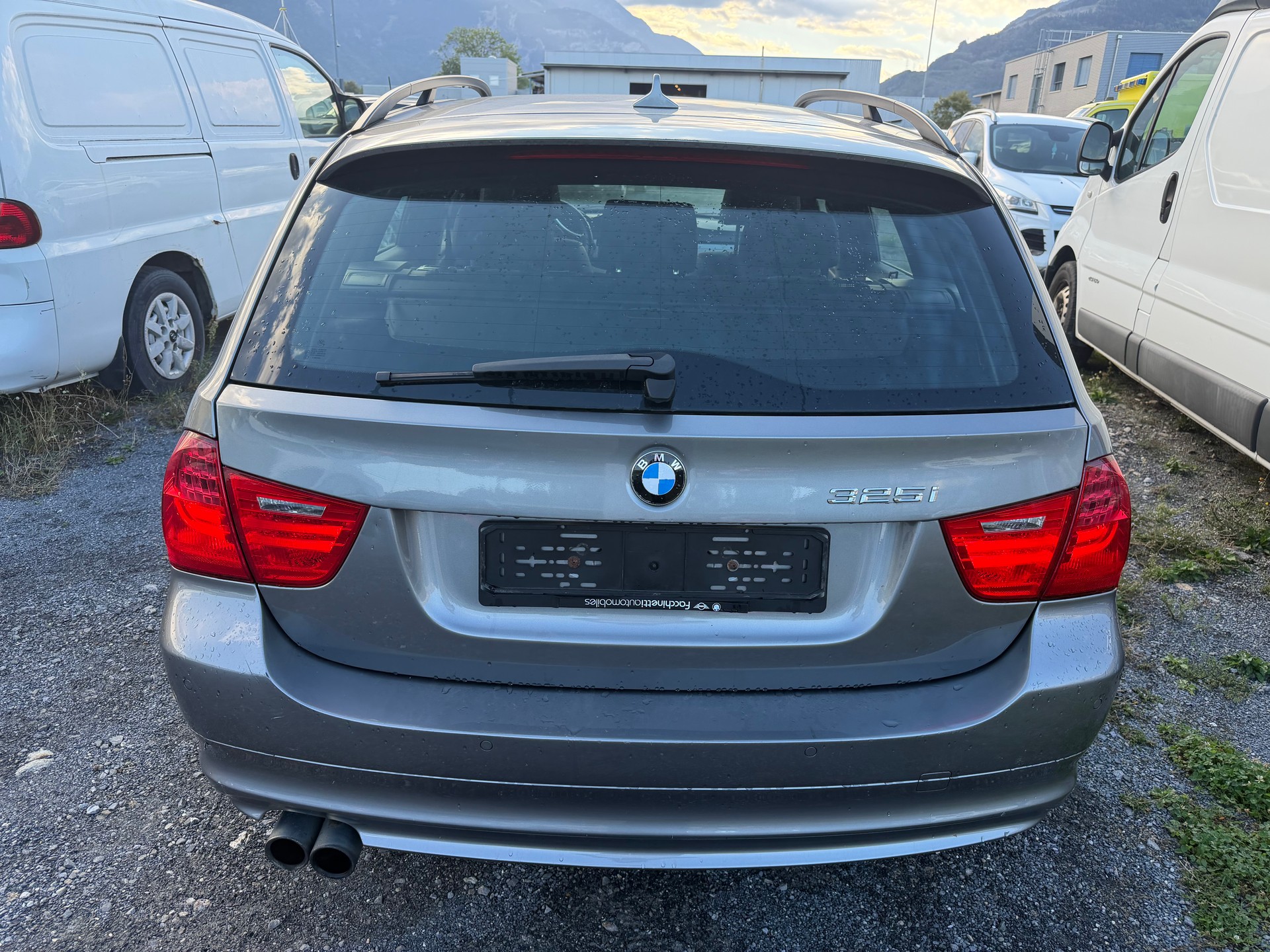 BMW 325i xDrive Touring-image-6