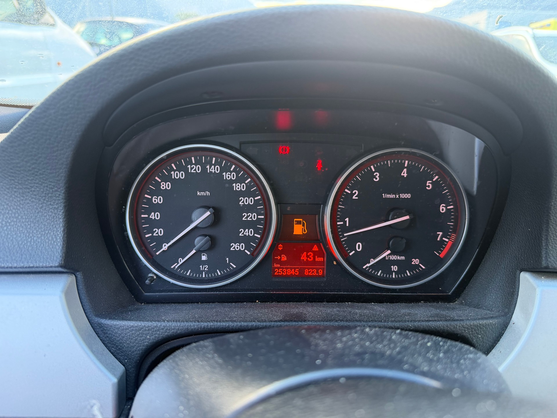 BMW 325i xDrive Touring-image-11