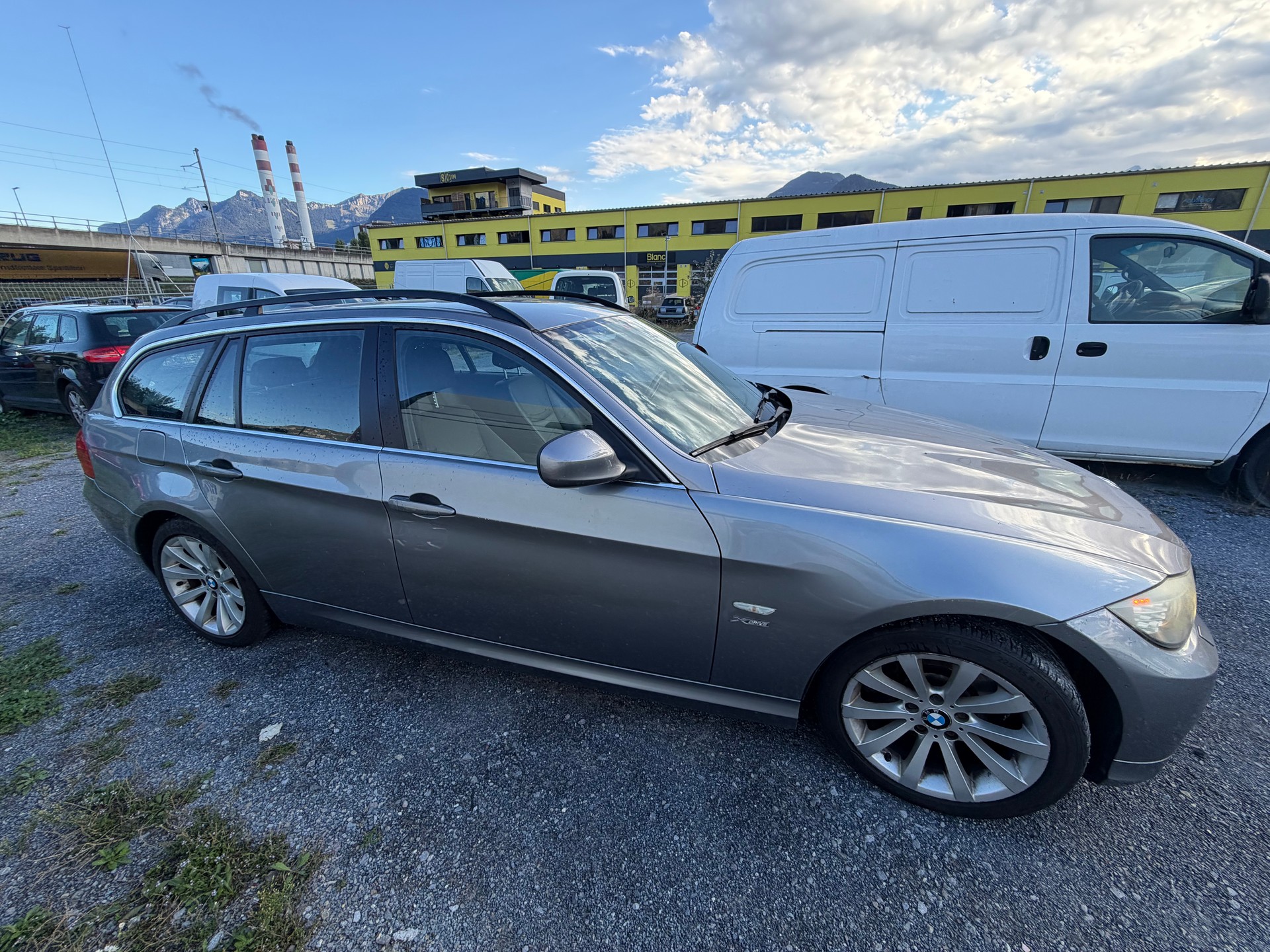 BMW 325i xDrive Touring-image-4