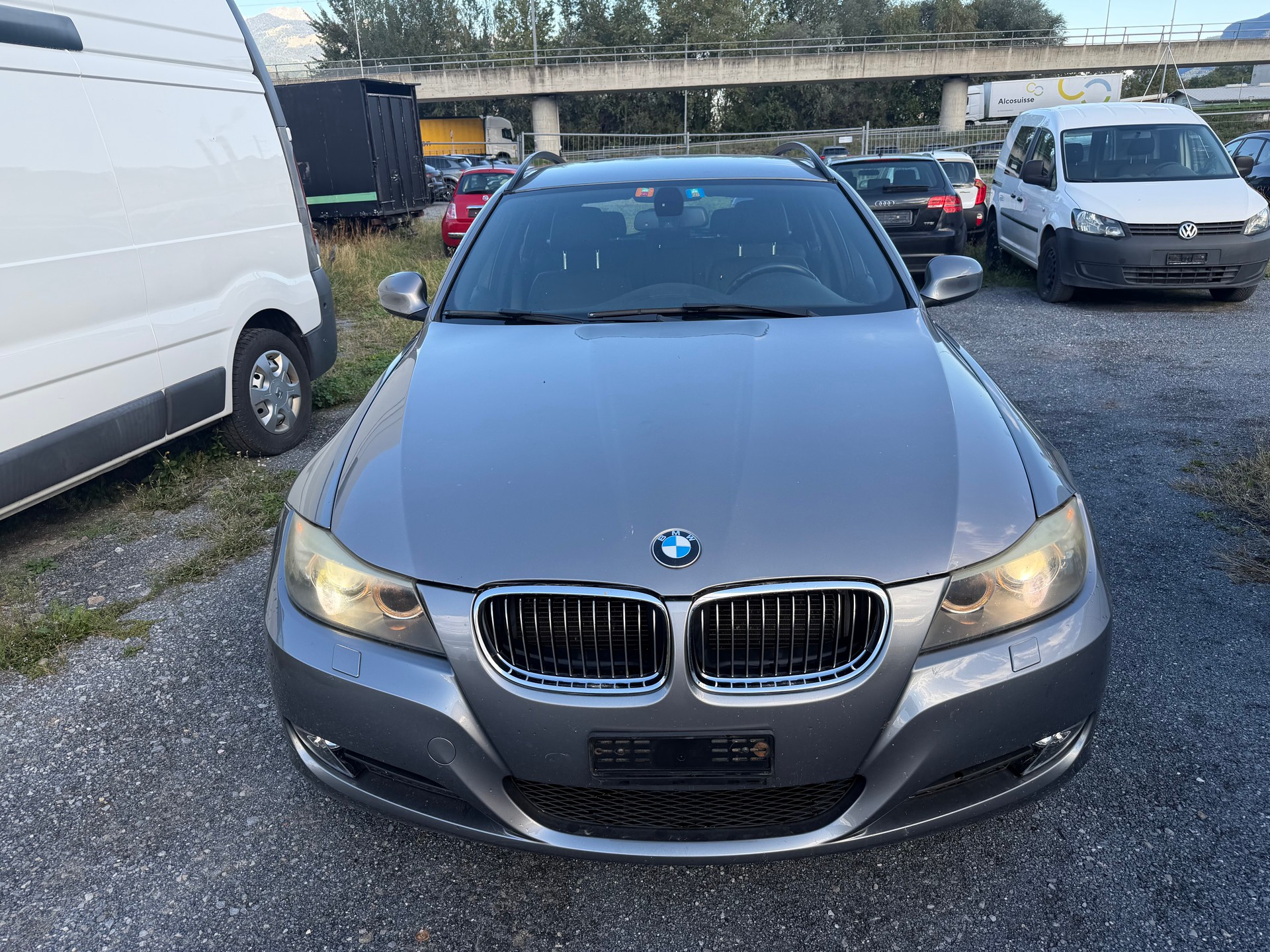 BMW 325i xDrive Touring-image-2