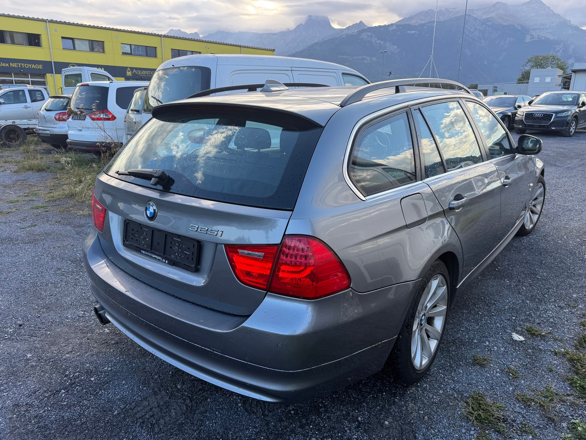 BMW 325i xDrive Touring-image-5