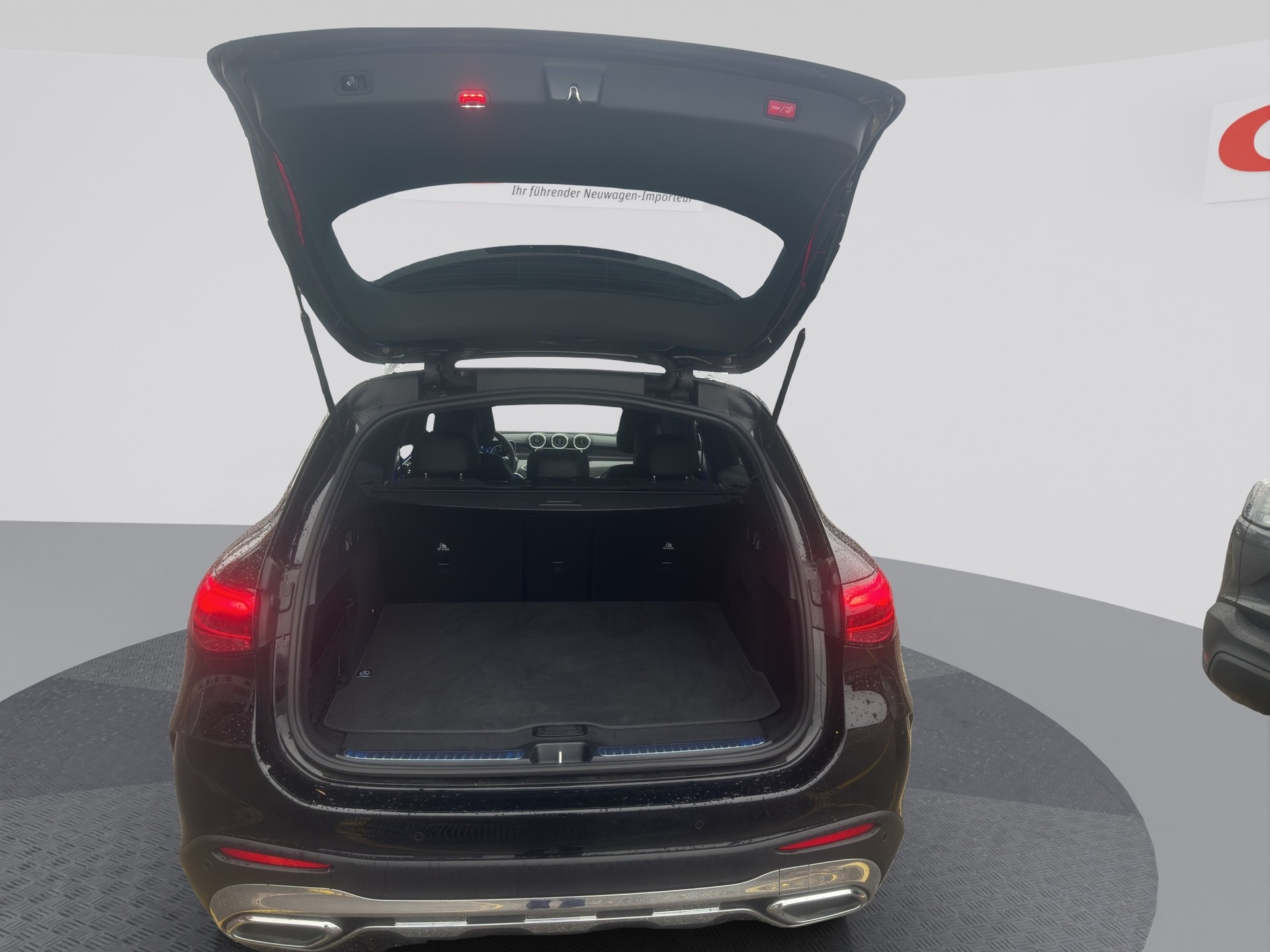 MERCEDES-BENZ GLC 300 d 4Matic 9G-Tronic AMG Line-image-14