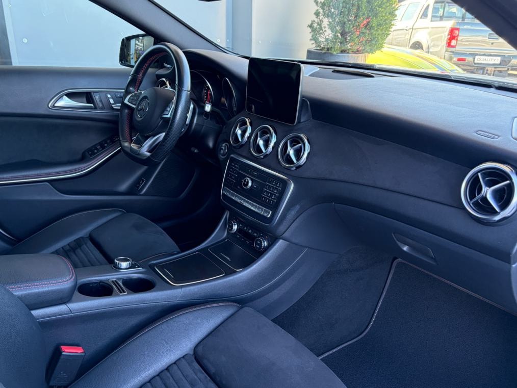 MERCEDES-BENZ GLA 250 AMG Line 4Matic 7G-DCT-image-8