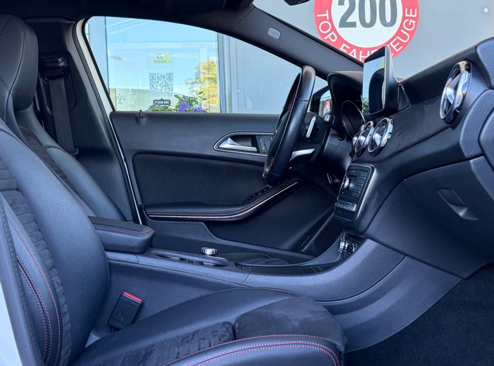 MERCEDES-BENZ GLA 250 AMG Line 4Matic 7G-DCT-image-9