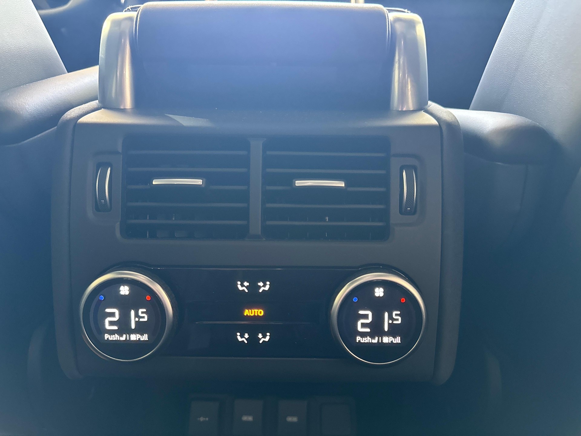 LAND ROVER Discovery 3.0 I6 Metropolitan Edition 5+2 Sitze-image-14