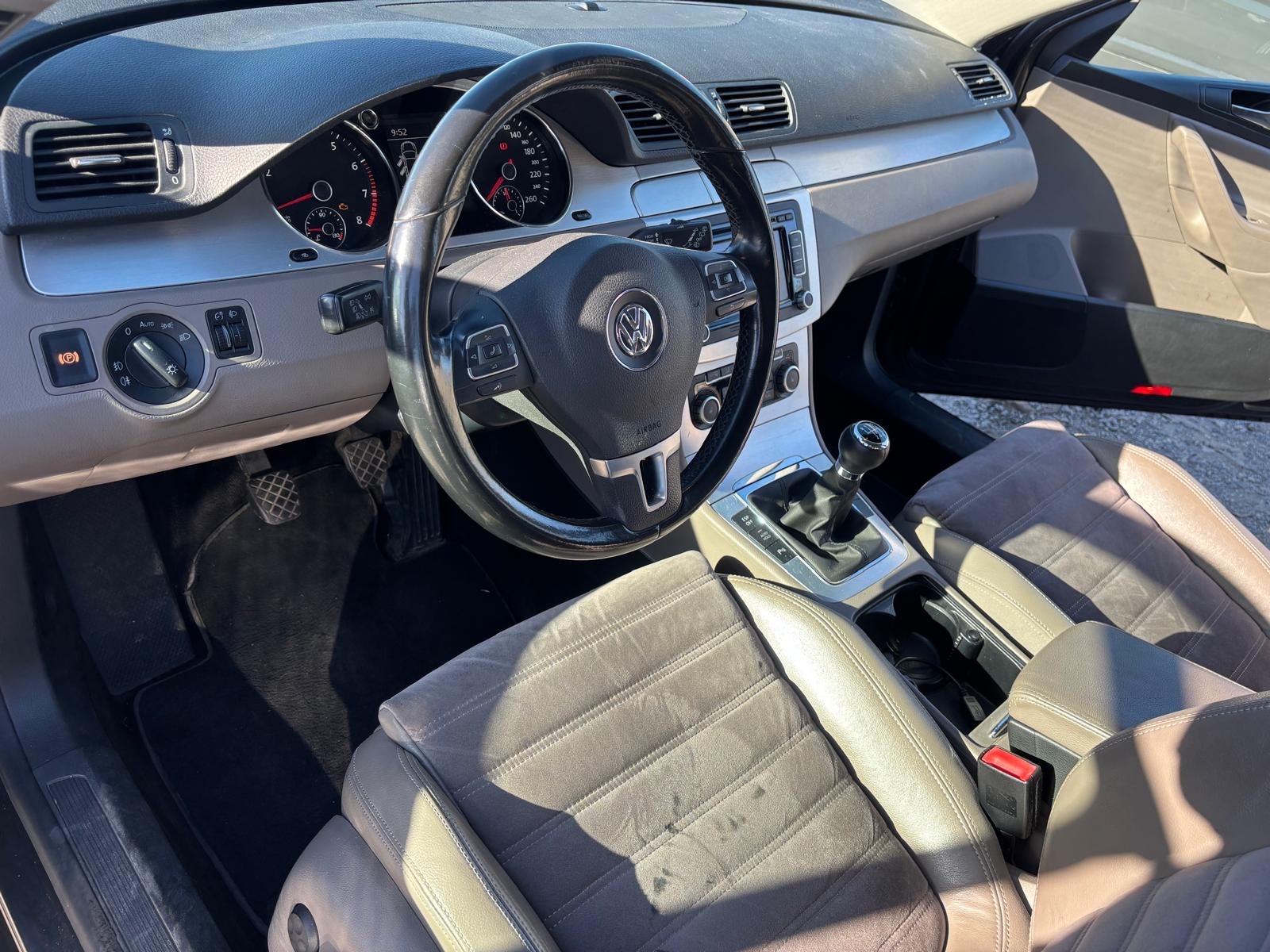 VW Passat Variant 2.0T FSI Highline-image-13