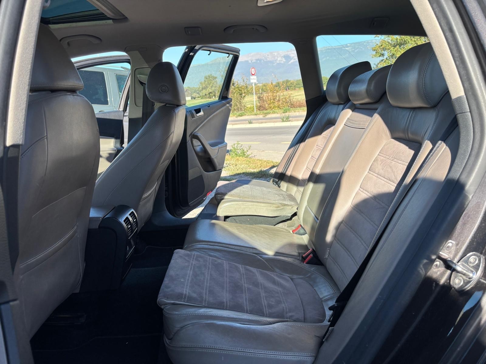 VW Passat Variant 2.0T FSI Highline-image-12