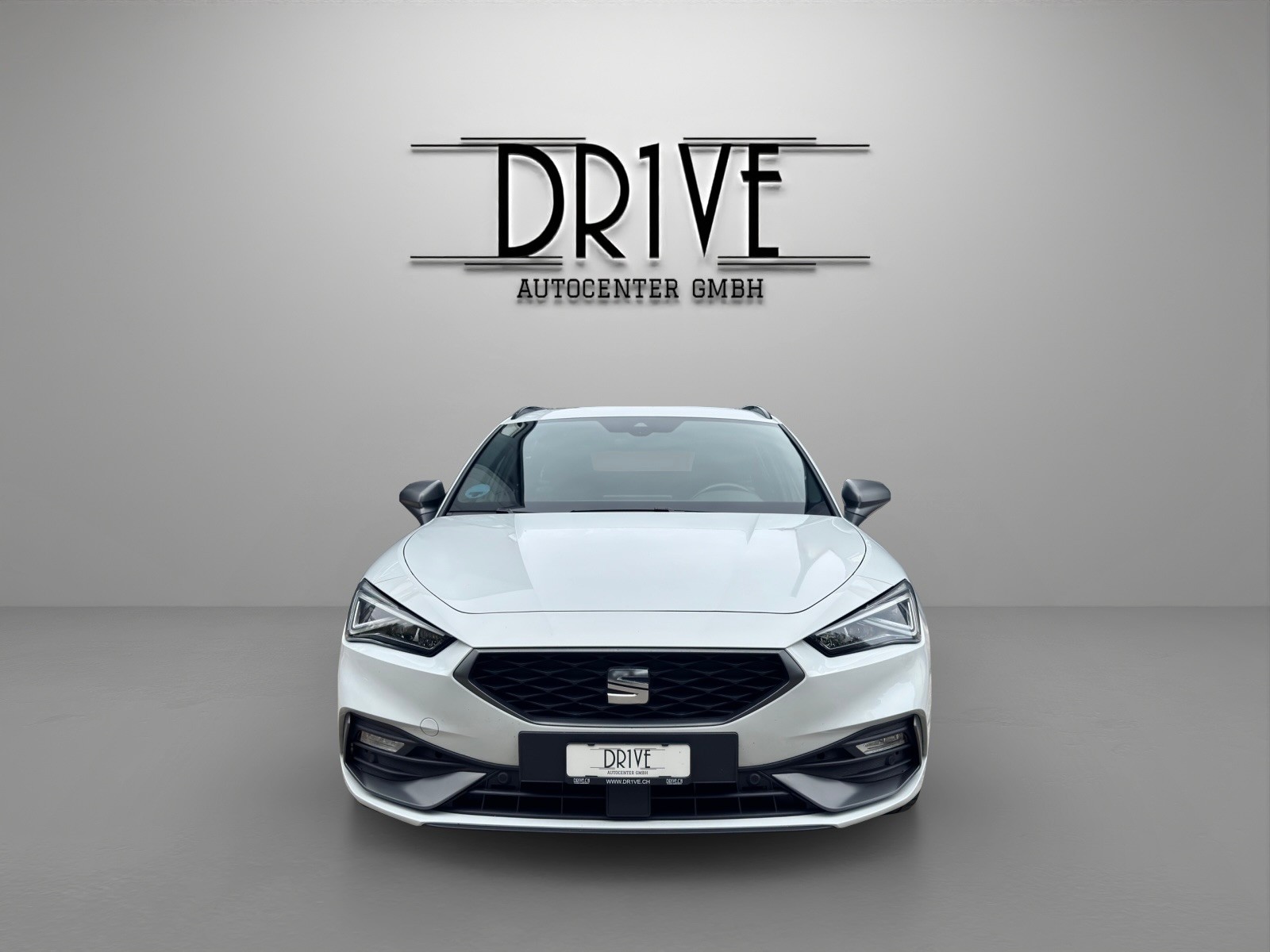 SEAT Leon ST 1.5 eTSI mHEV DSG FR-image-1