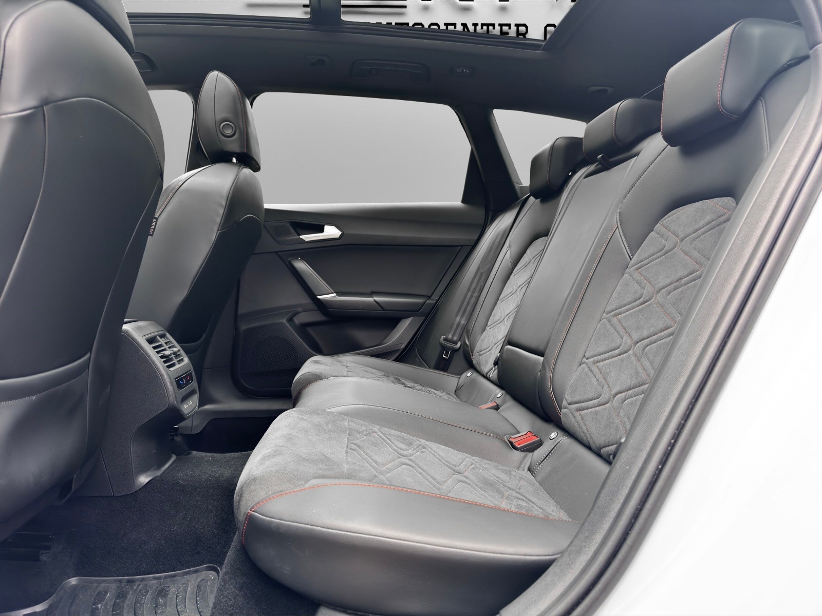 SEAT Leon ST 1.5 eTSI mHEV DSG FR-image-10