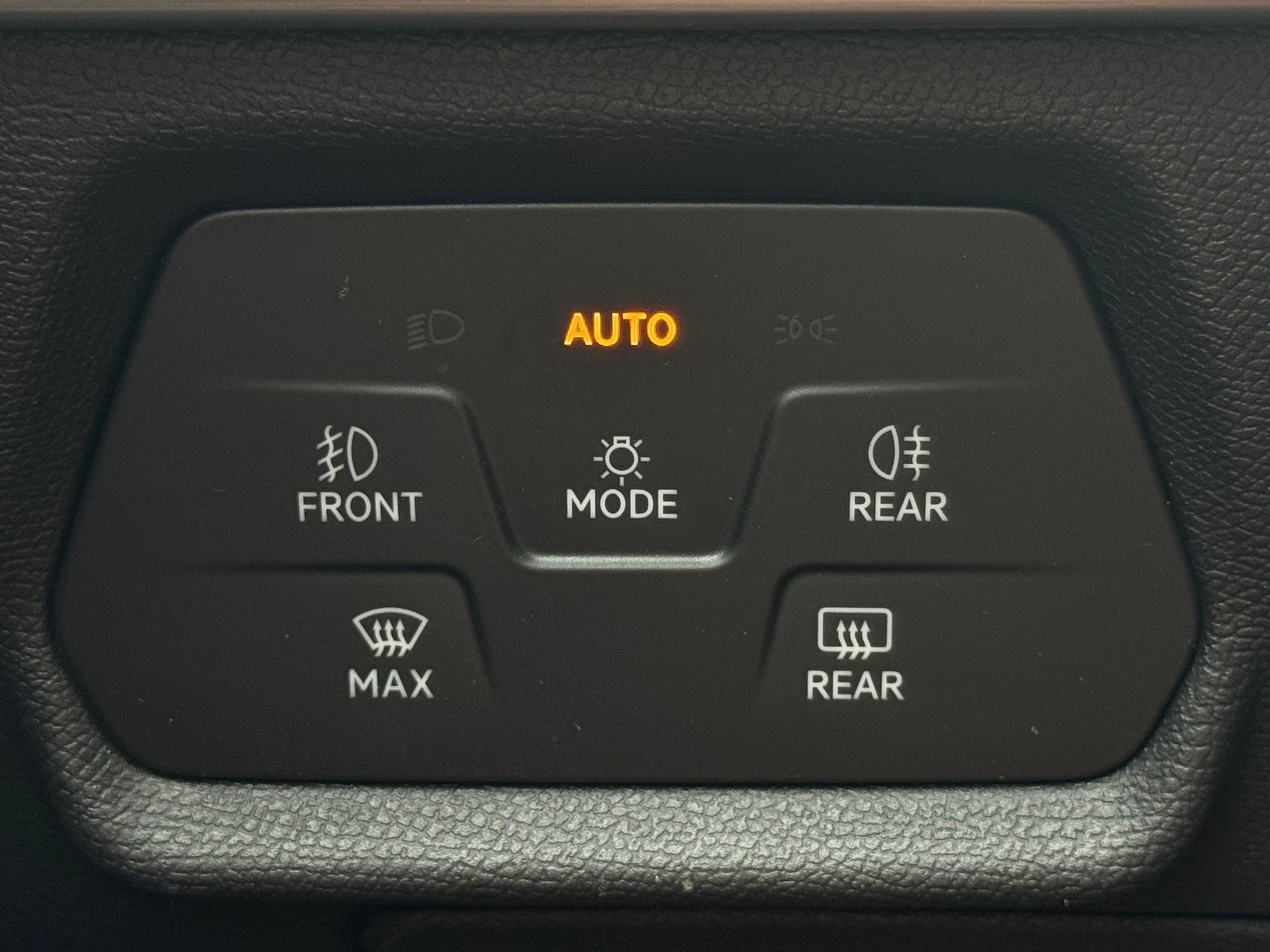 SEAT Leon ST 1.5 eTSI mHEV DSG FR-image-21
