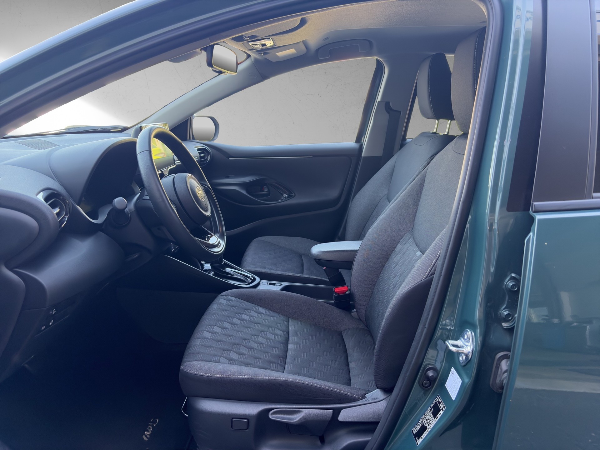 TOYOTA Yaris 1.5 Trend e-CVT-image-9