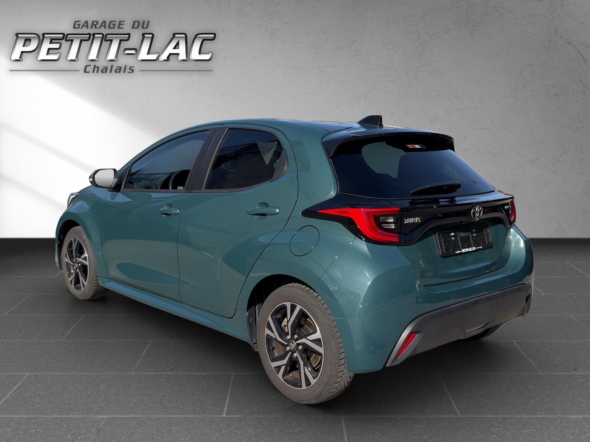 TOYOTA Yaris 1.5 Trend e-CVT-image-5