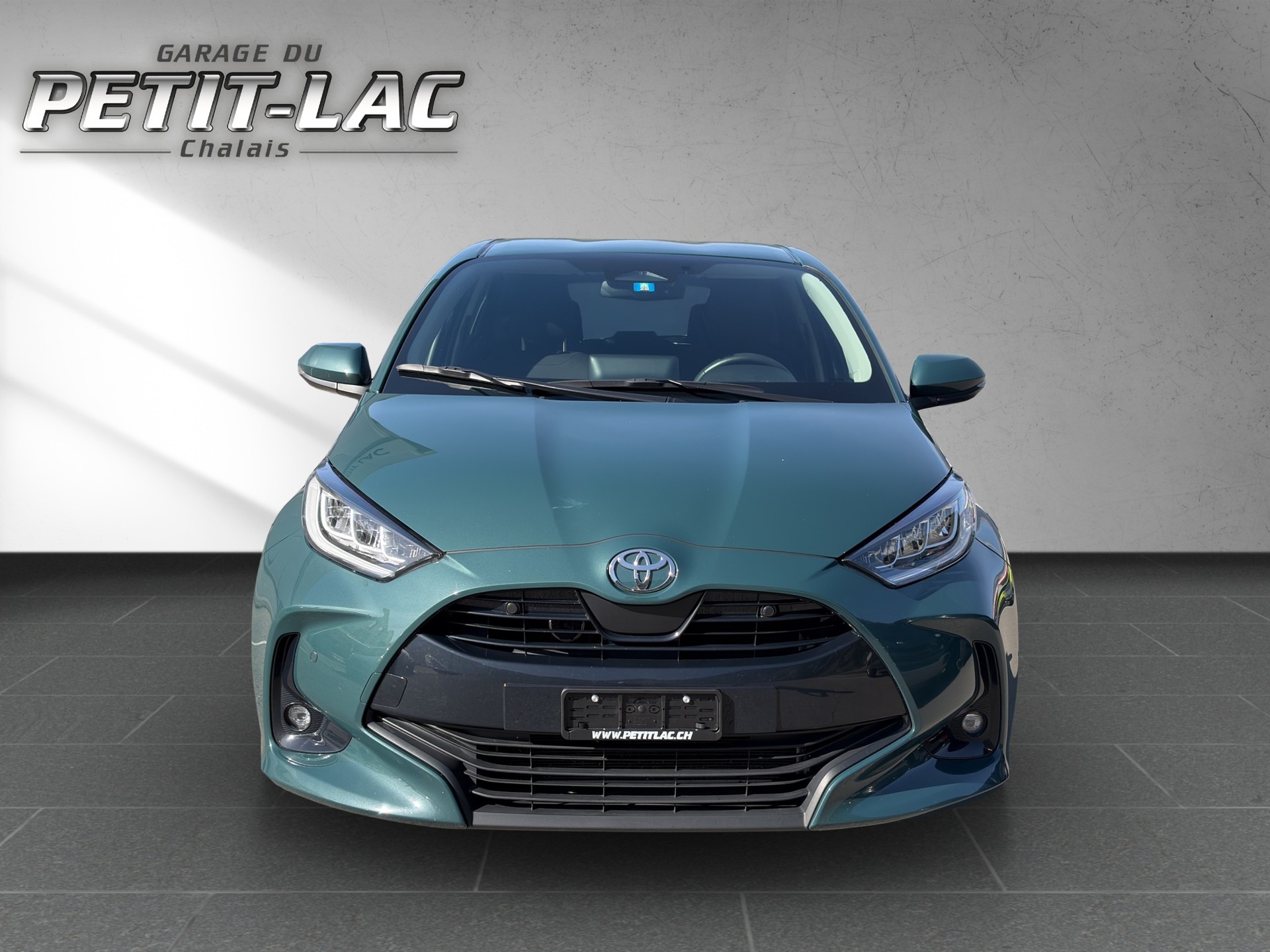 TOYOTA Yaris 1.5 Trend e-CVT-image-1