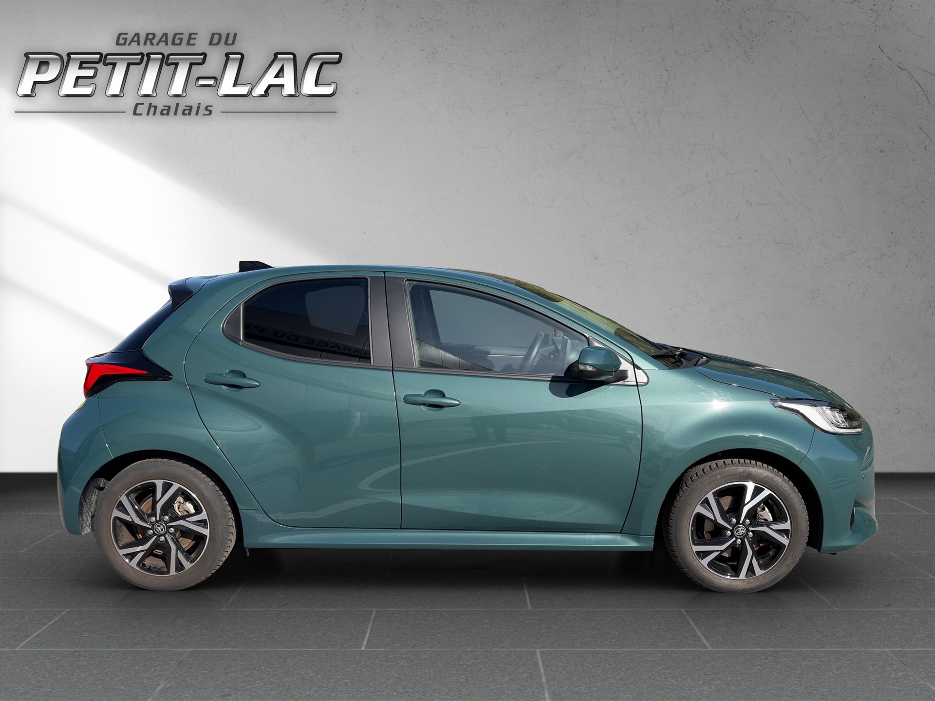TOYOTA Yaris 1.5 Trend e-CVT-image-2