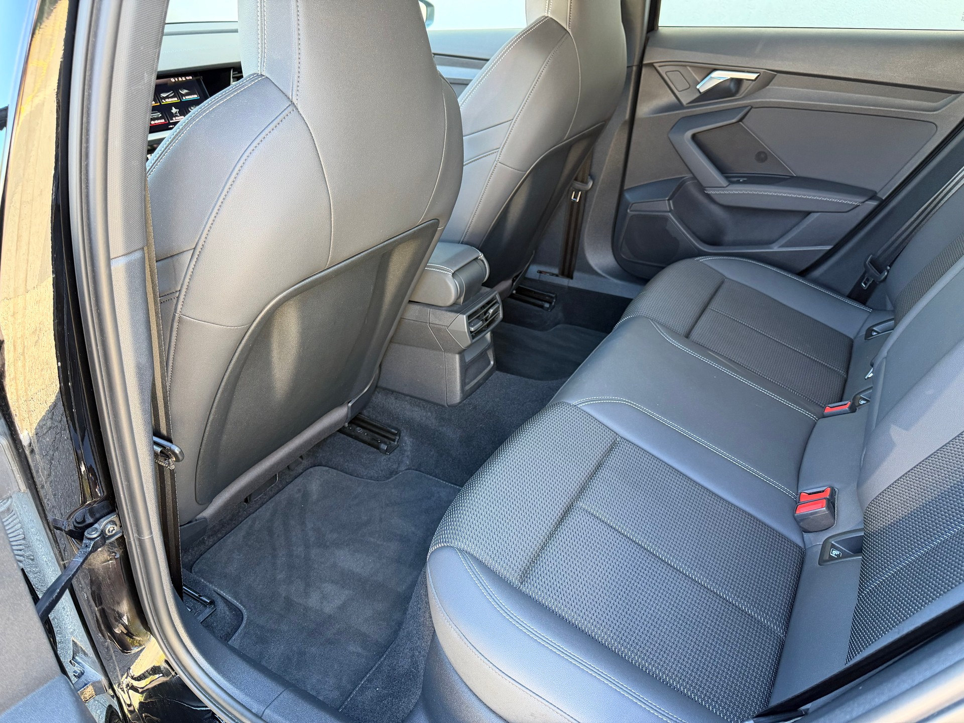 AUDI A3 Sportback 35 TFSI S line Attraction S-tronic-image-13